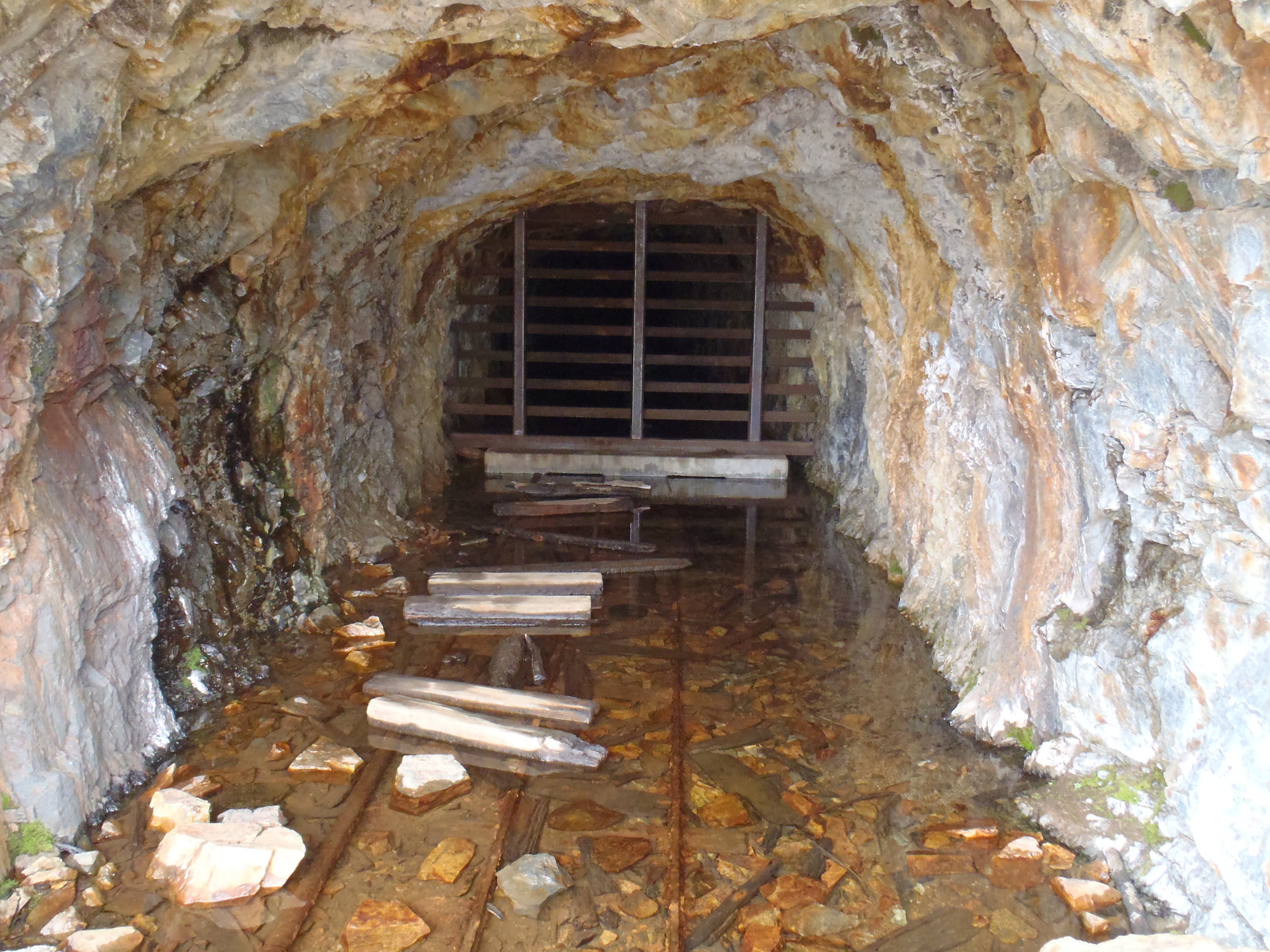  The&nbsp;Bennettville Mine, above the Tioga Junction Campground, Hoover Wilderness, Inyo National Forest 
