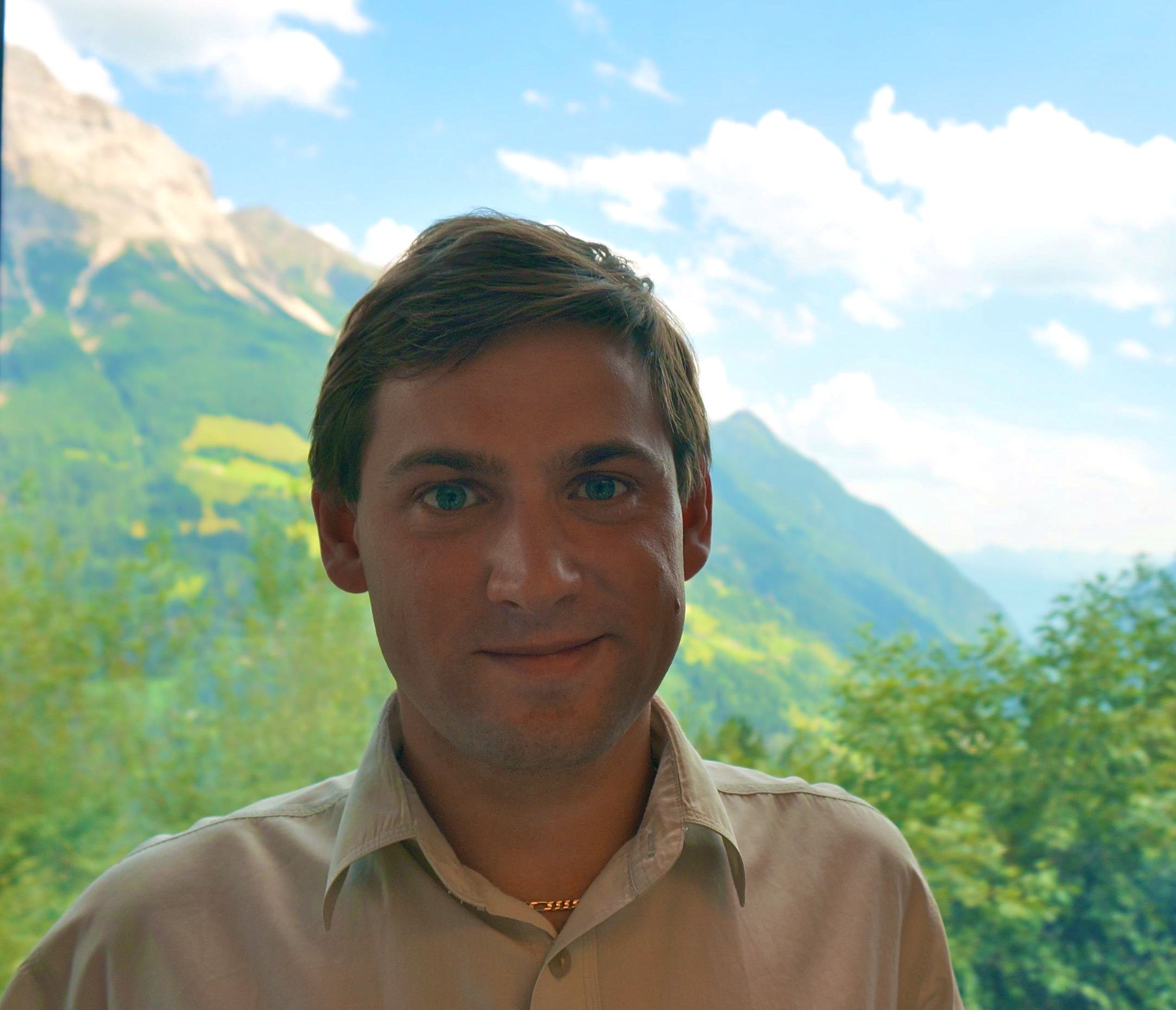 Evgeny Zatulovskiy Postdoctoral researcher May 2014- University of Cambridge, Ph.D., Cell Biology evgeny@stanford.edu Interests : Dynamic signal processing and decision making in mammalian cell cycle control