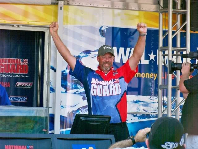 He is awake now, Rusty's big bass makes the difference and surpasses Charlie's final weight by 9ozs and earns the victory.