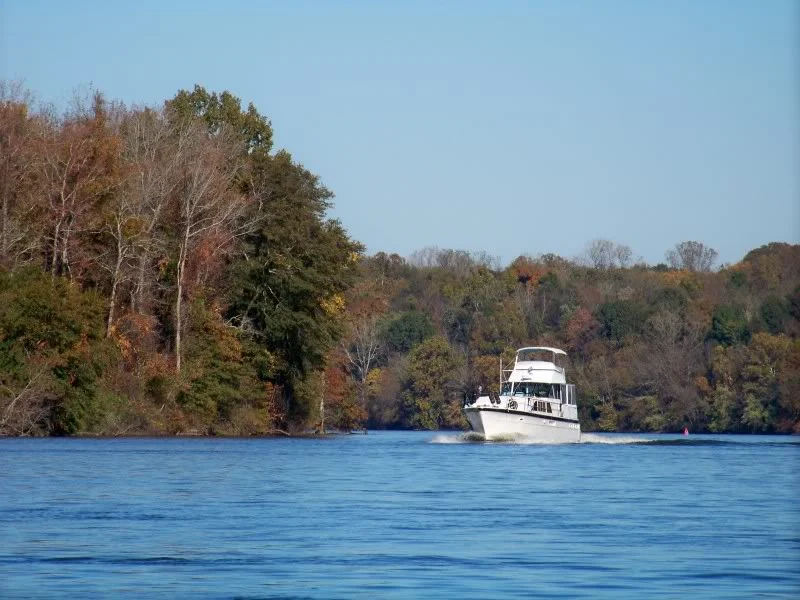 Cruising the channel at Seven Mile Island
