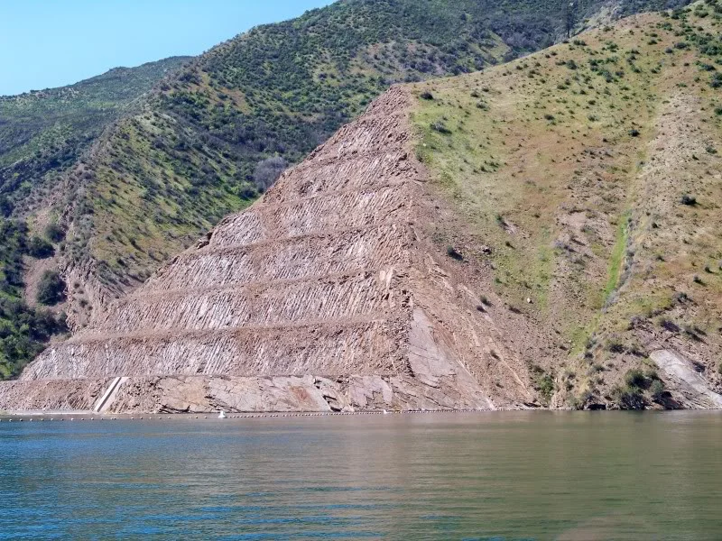 The lake's namesake comes from this landform, Pyramid Rock. In 1932 this ridge was cut to allow for the construction of the 'Old Road' US 99.
