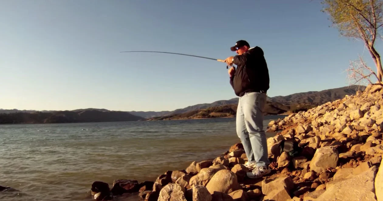 Striper Fishing from shore in 40 mph winds with Bill Siemantel (BBZ in the house)