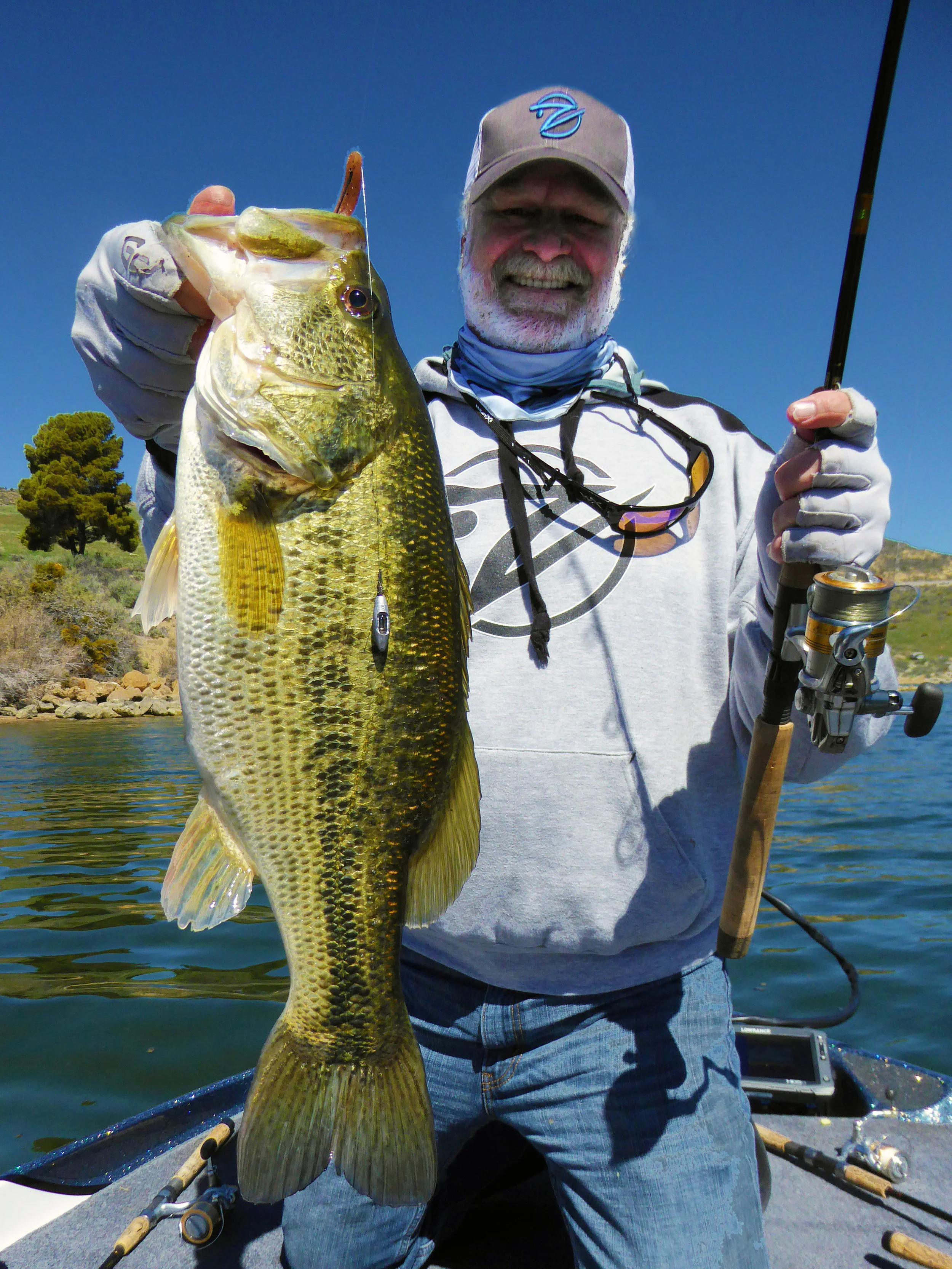 A chunky tournament quality keeper bass takes the Speed-Shot. Note the exclusive Ventana, the world’s only internal rattling drop-shot weight.