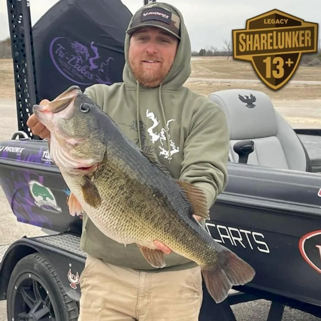 17-PLUS-POUND LARGEMOUTH BASS LANDED IN TEXAS