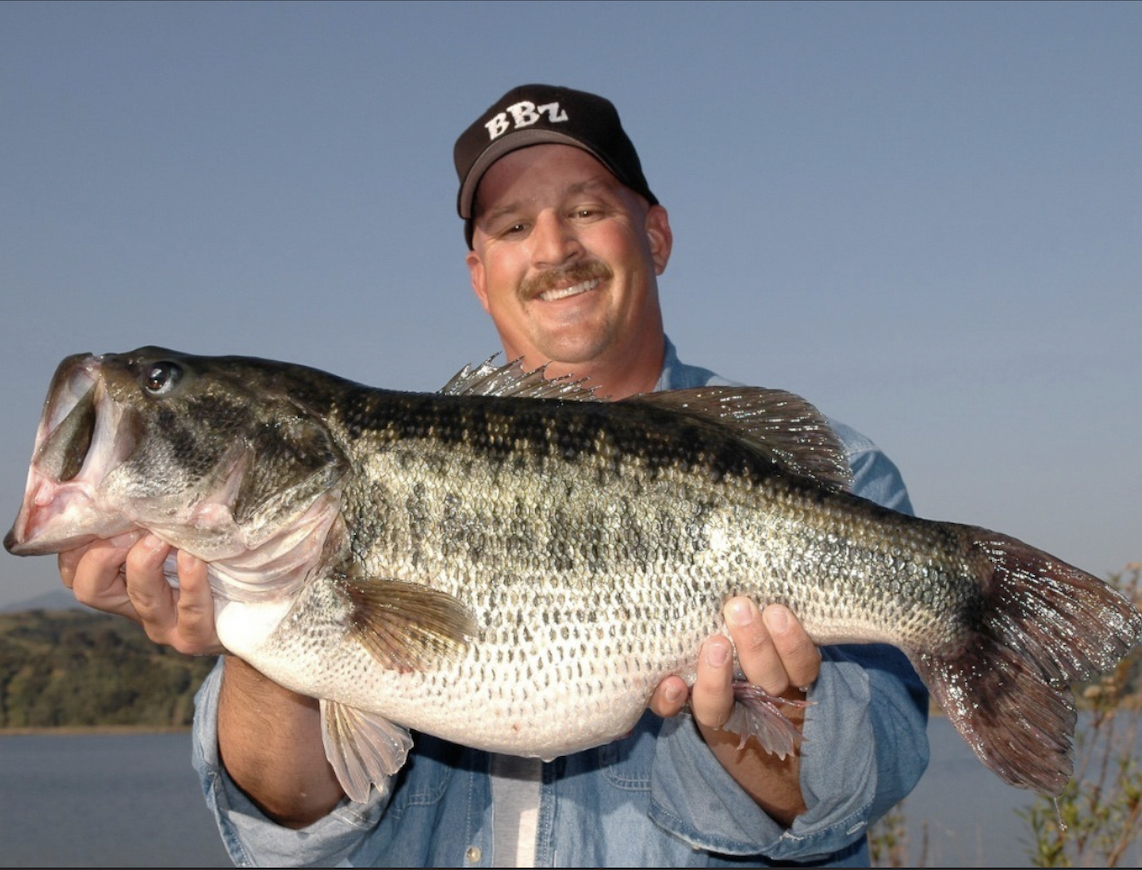 A NY state record: CNY angler catches huge, 8 lb. smallmouth bass on Cayuga  Lake 