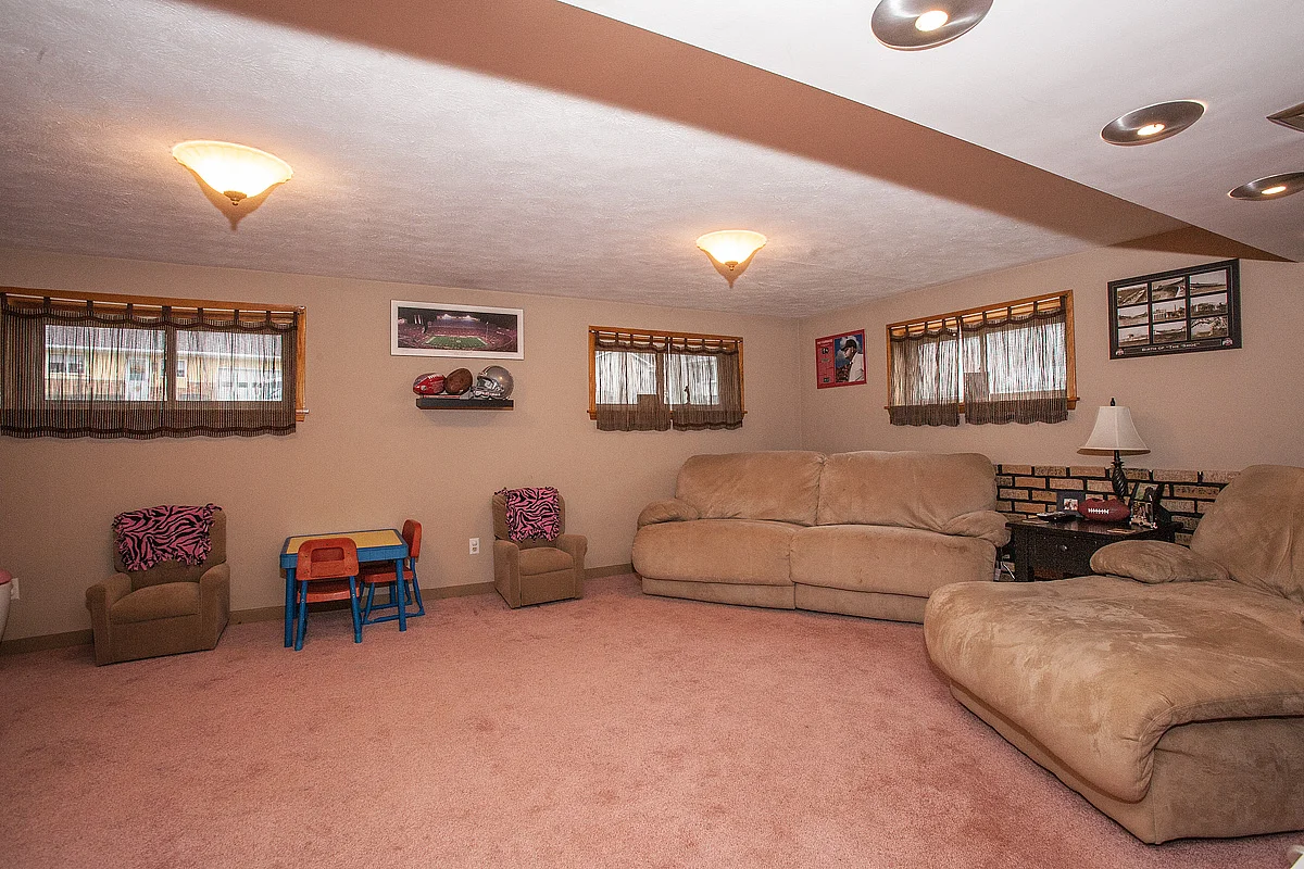 24Jarvis_83SunValleyGlenDale.jpg