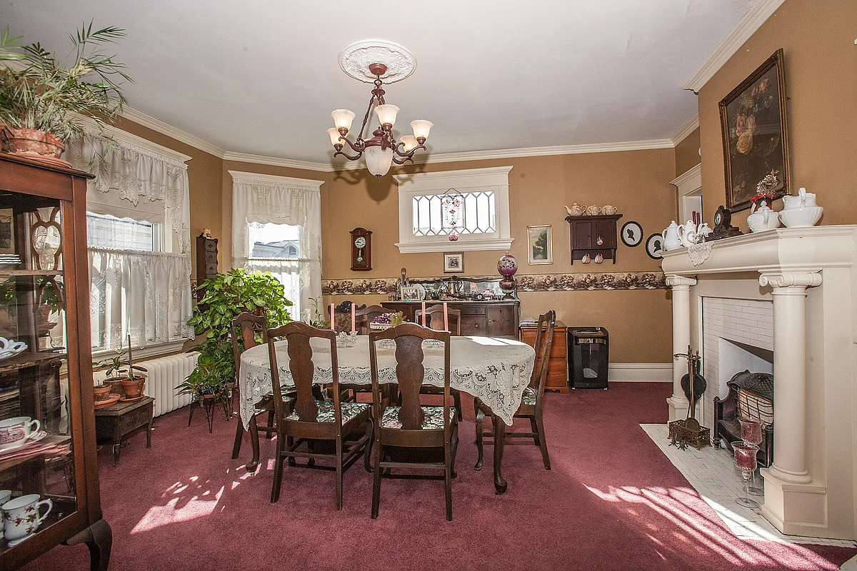 12Fleahman_33EdgwoodStWheeling.jpg