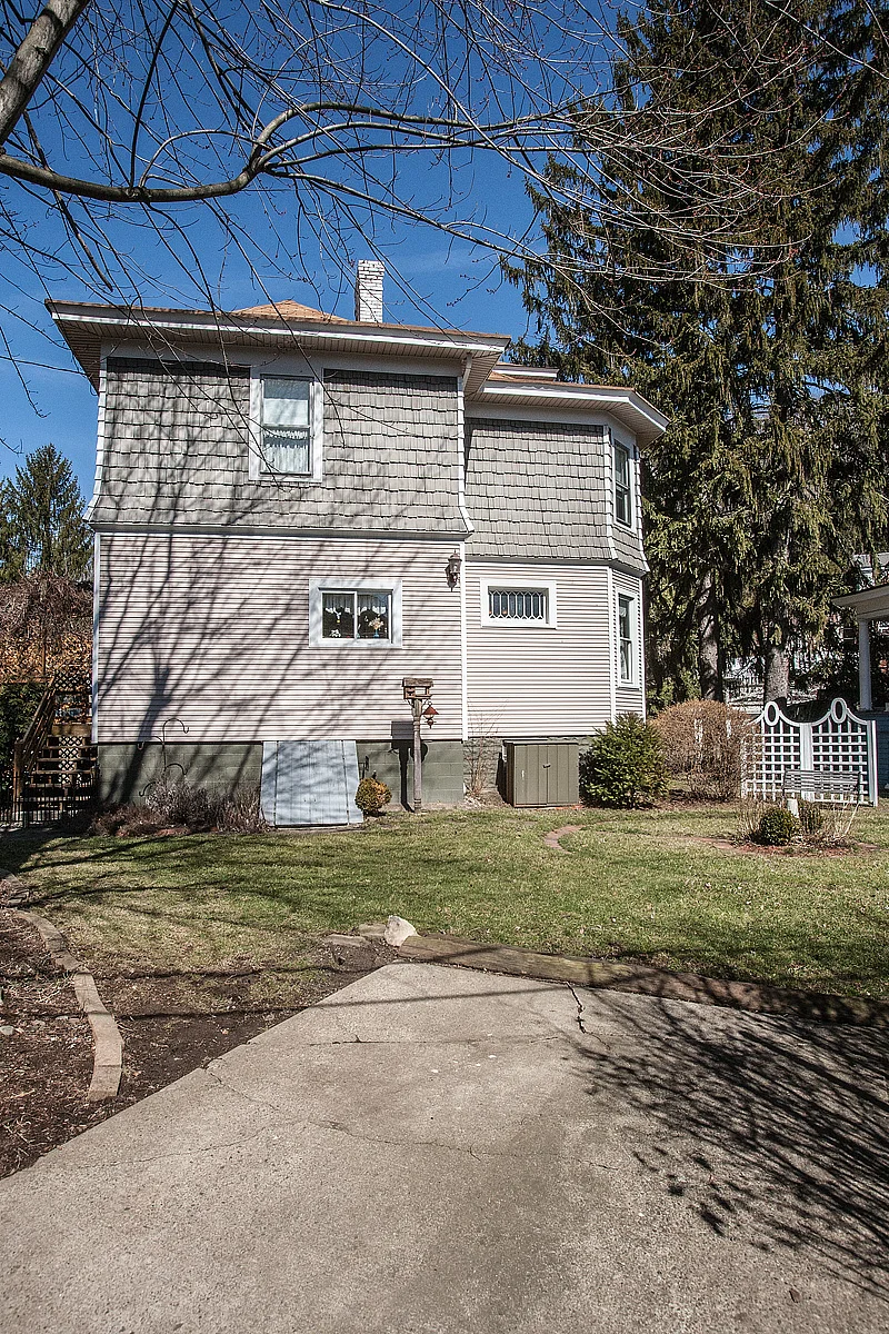 08Fleahman_33EdgwoodStWheeling.jpg