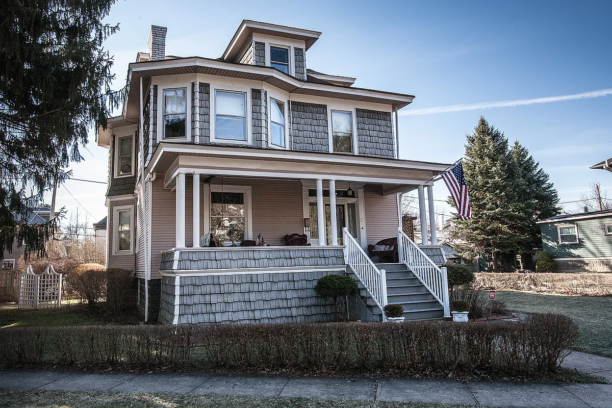 01Fleahman_33EdgwoodStWheeling.jpg