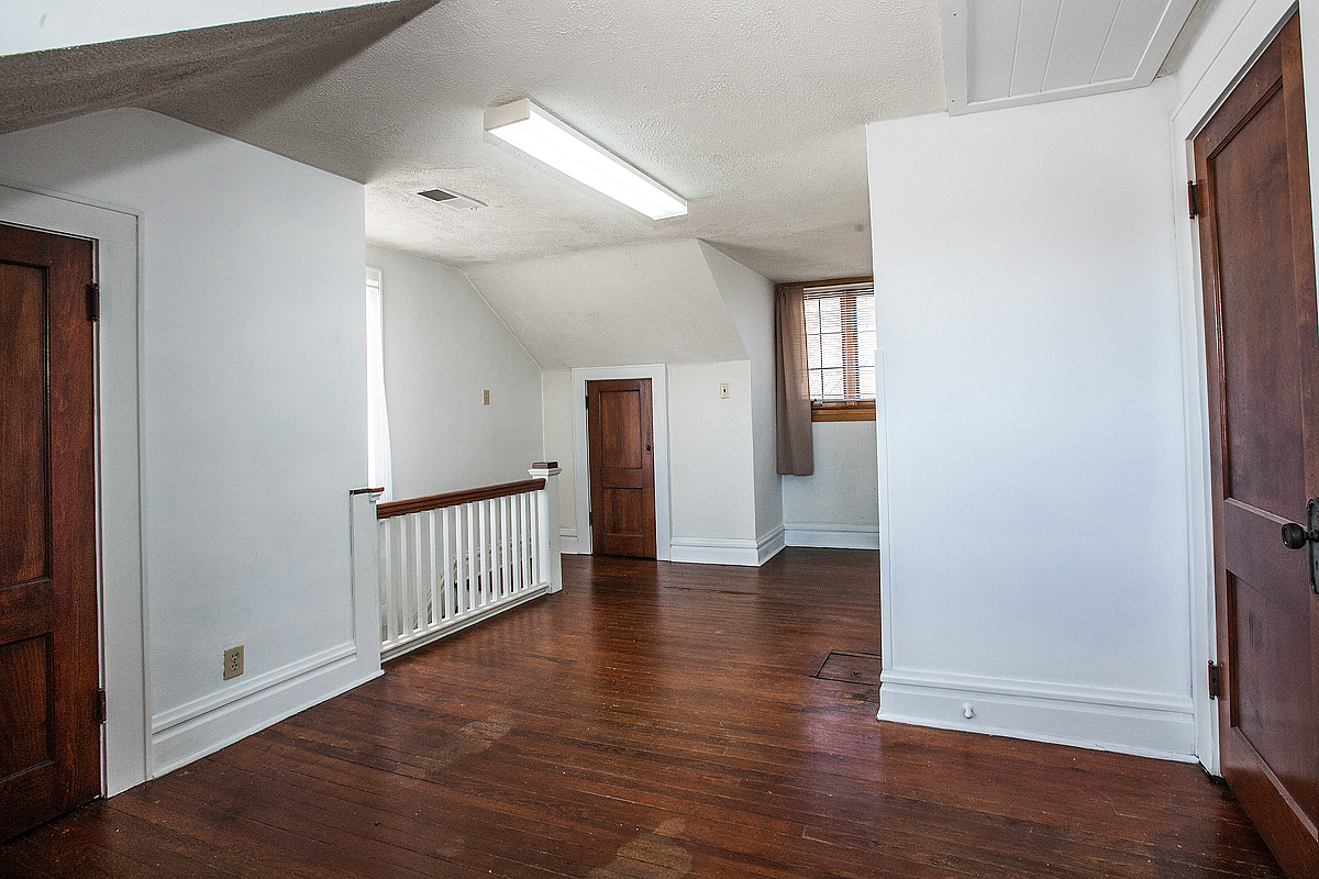 17Chirpas_64676OverlookCtBellaire.jpg