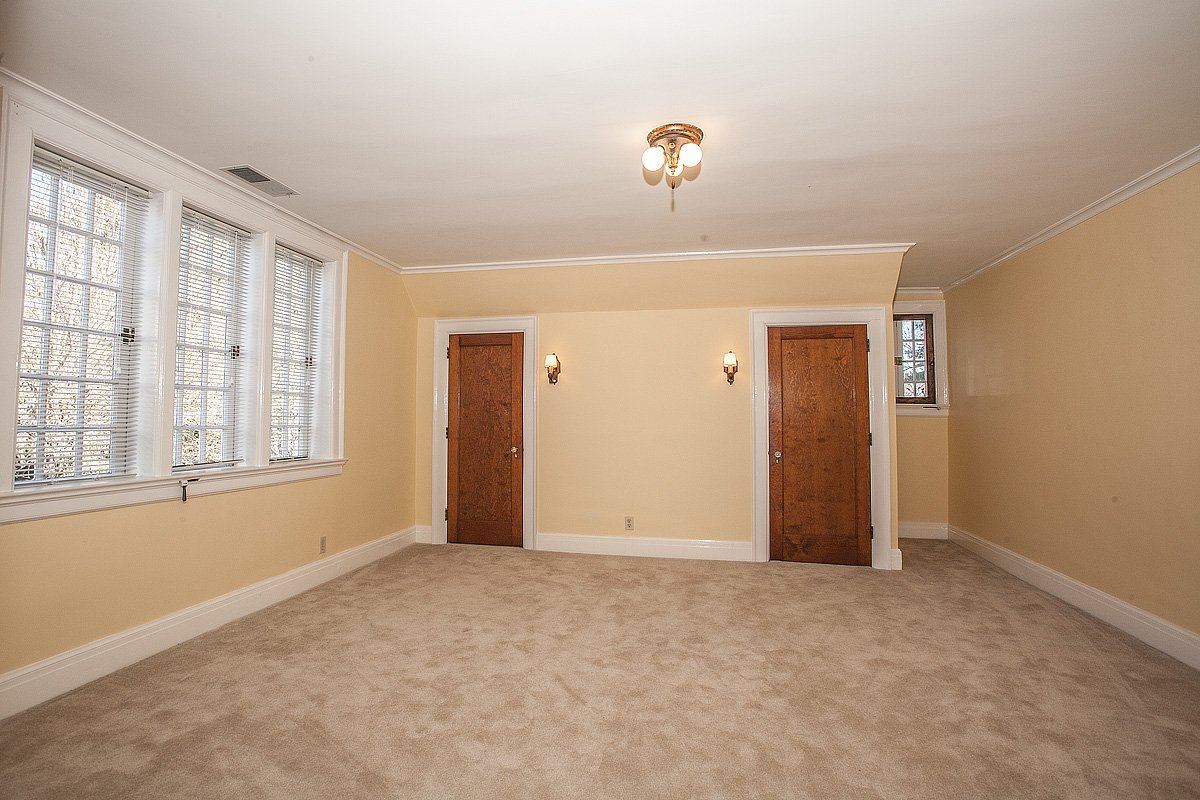 21Chirpas_64676OverlookCtBellaire.jpg