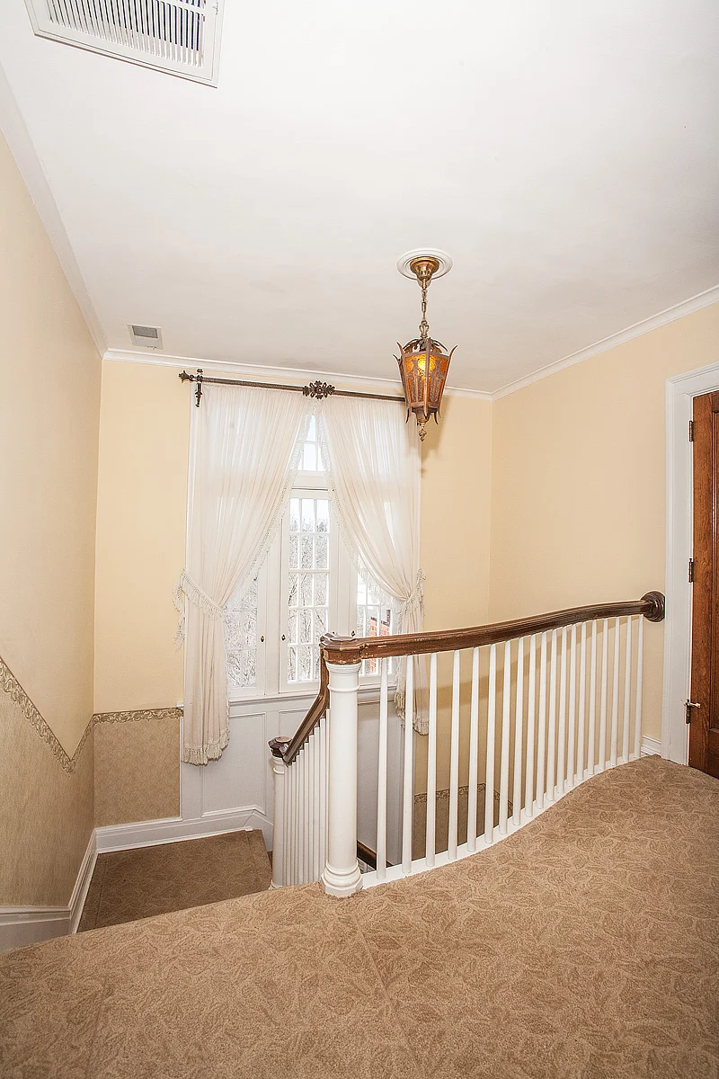 20Chirpas_64676OverlookCtBellaire.jpg