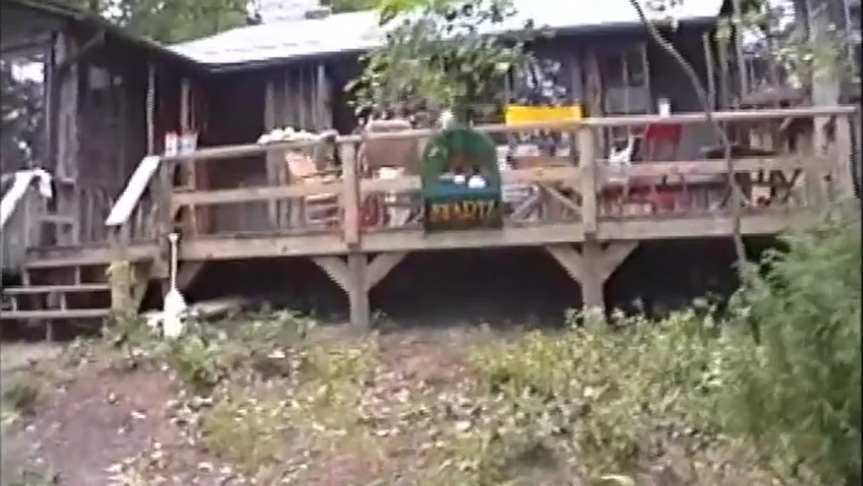 Cabin exterior, 1990