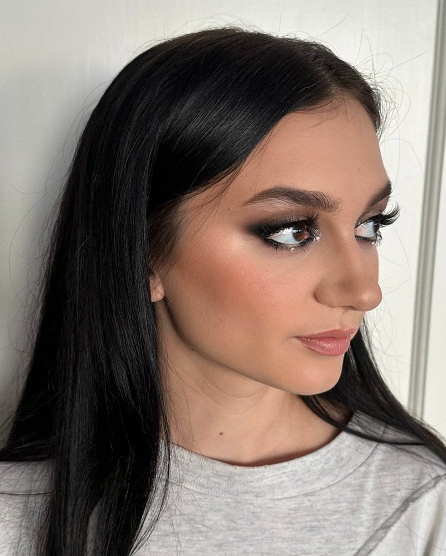 Makeup on @daya today for her headlining show in SF! This is my third time working with her and we used some little gemstones and glittery shadow for her look today. 🩷🩷 #mua #makeupartist #daya #makeup #sanfrancisco #sanfranciscomakeupartist #sf #s