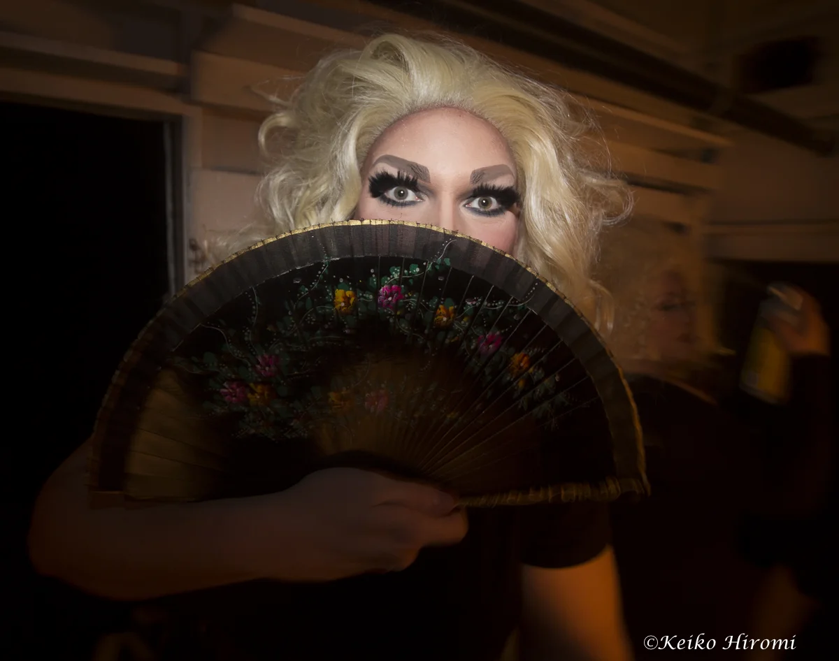 Asian fan lady- Fena