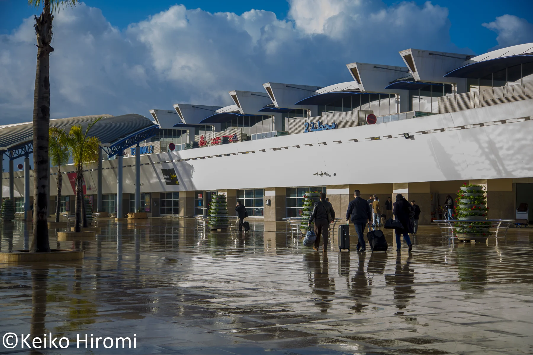写真は雨上がりのカサブランカのムハンマド5世国際空港