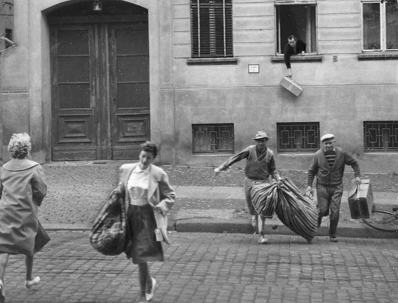 Refugees, GDR, Flight of the Family Holzapfel to the West © ullstein bild-Sakowitz.