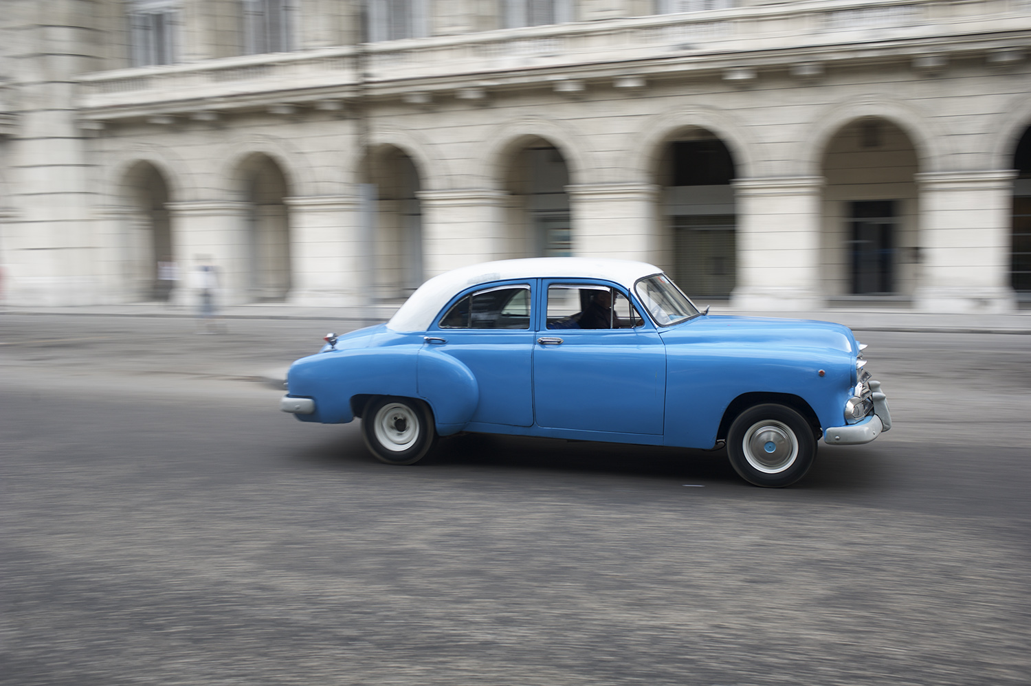 havana blue car blur.jpg