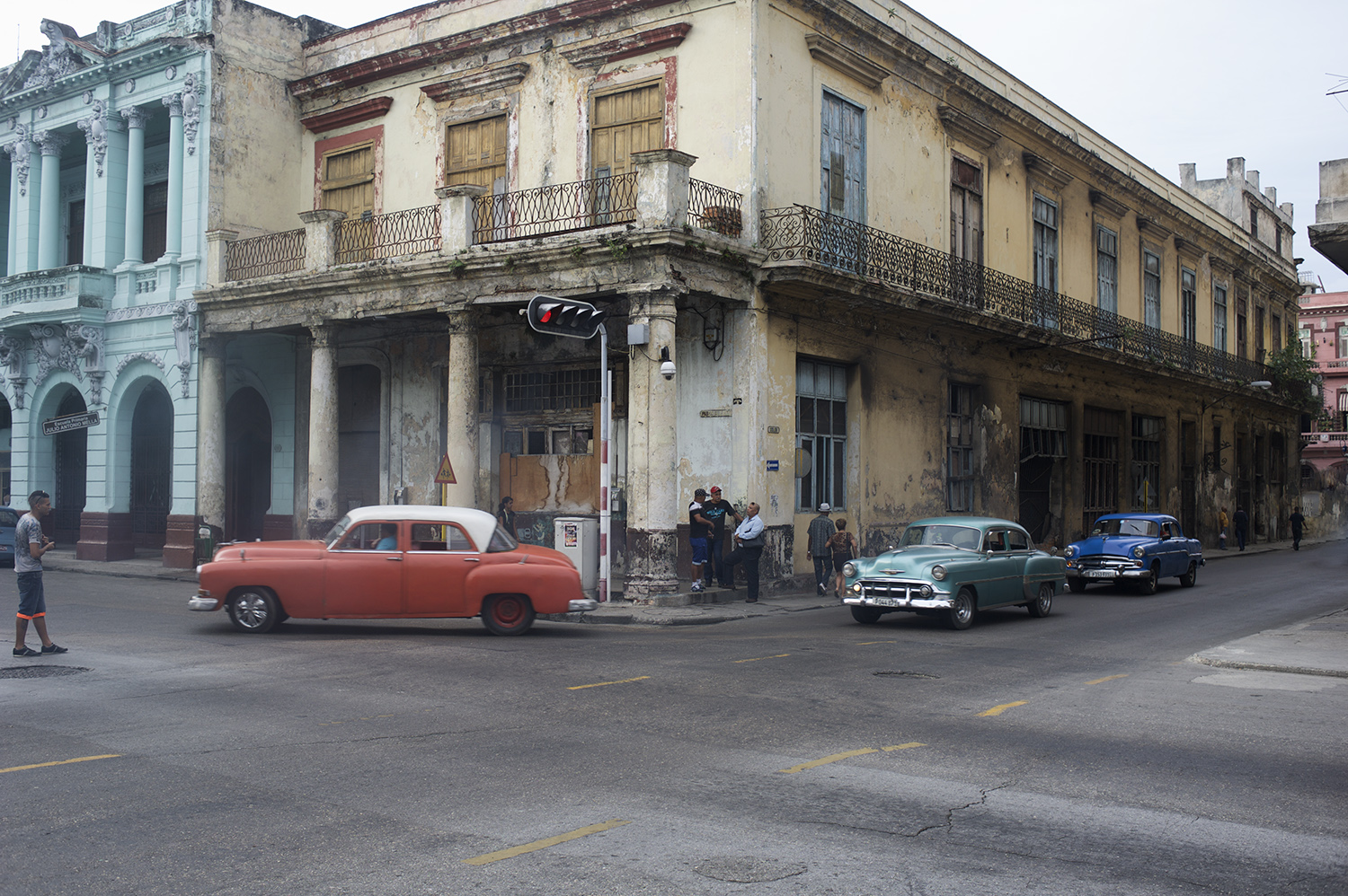 havana street and cars.jpg