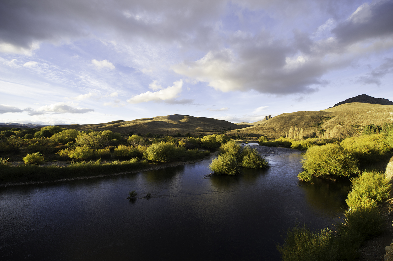 Chimehuin River. Fall. Argentina