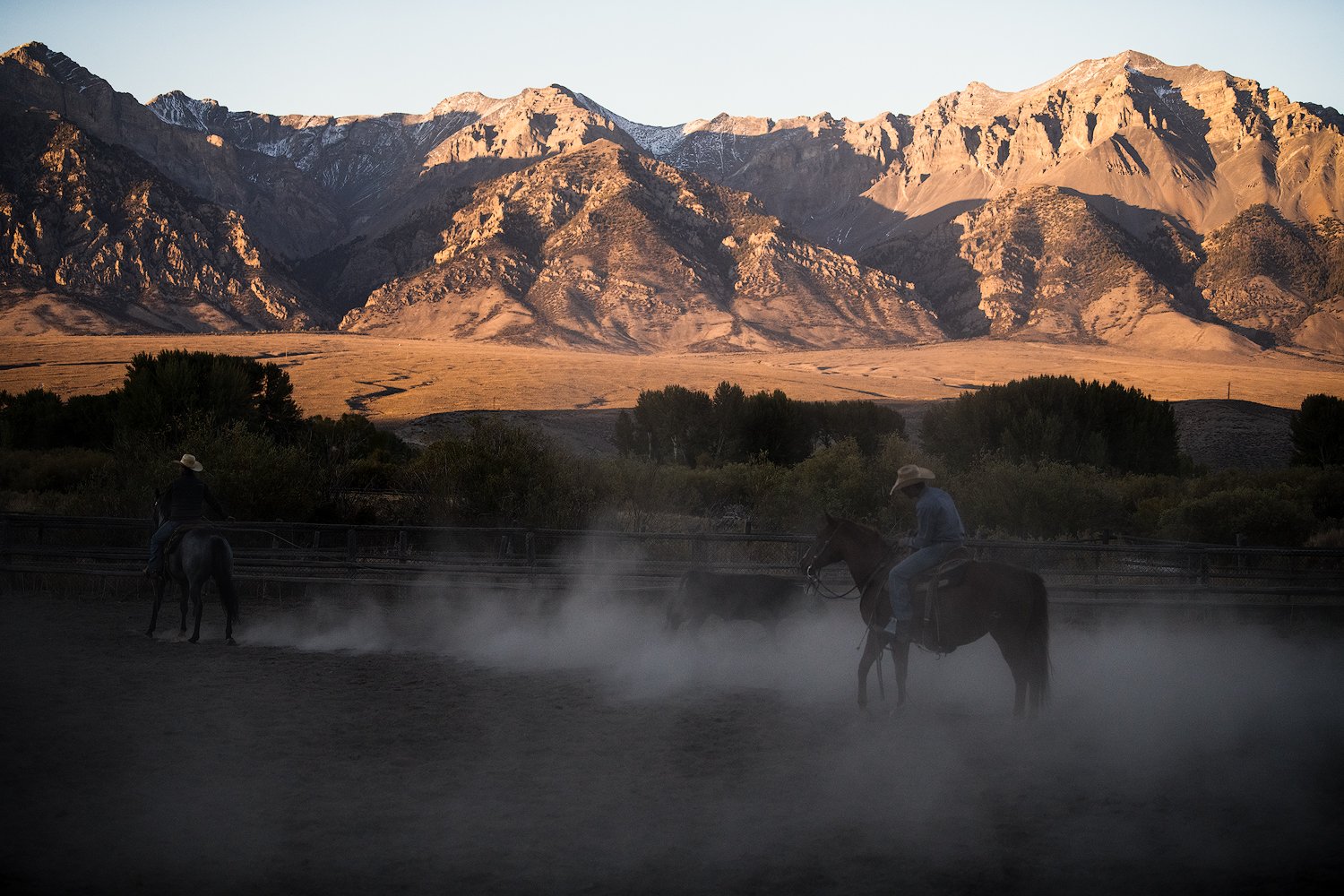 the-west-6x--two-riders-mountains.jpg