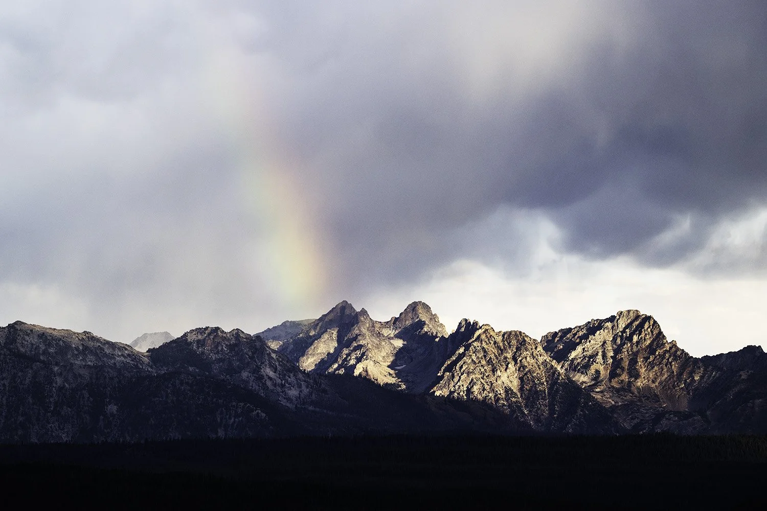 Landscape image of Idaho's Sawtooth mountains