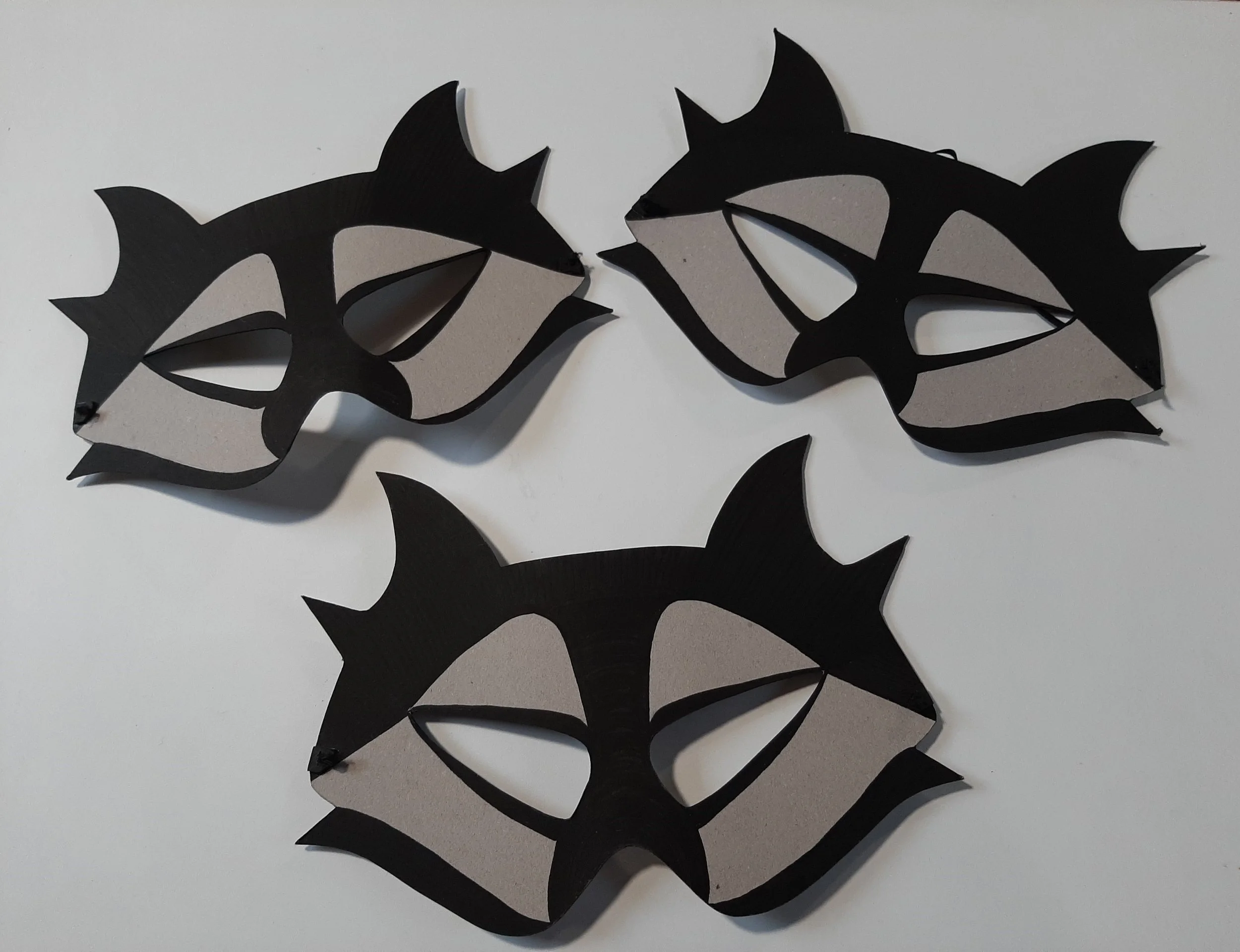 Masques portés par les comédiens.jpg
