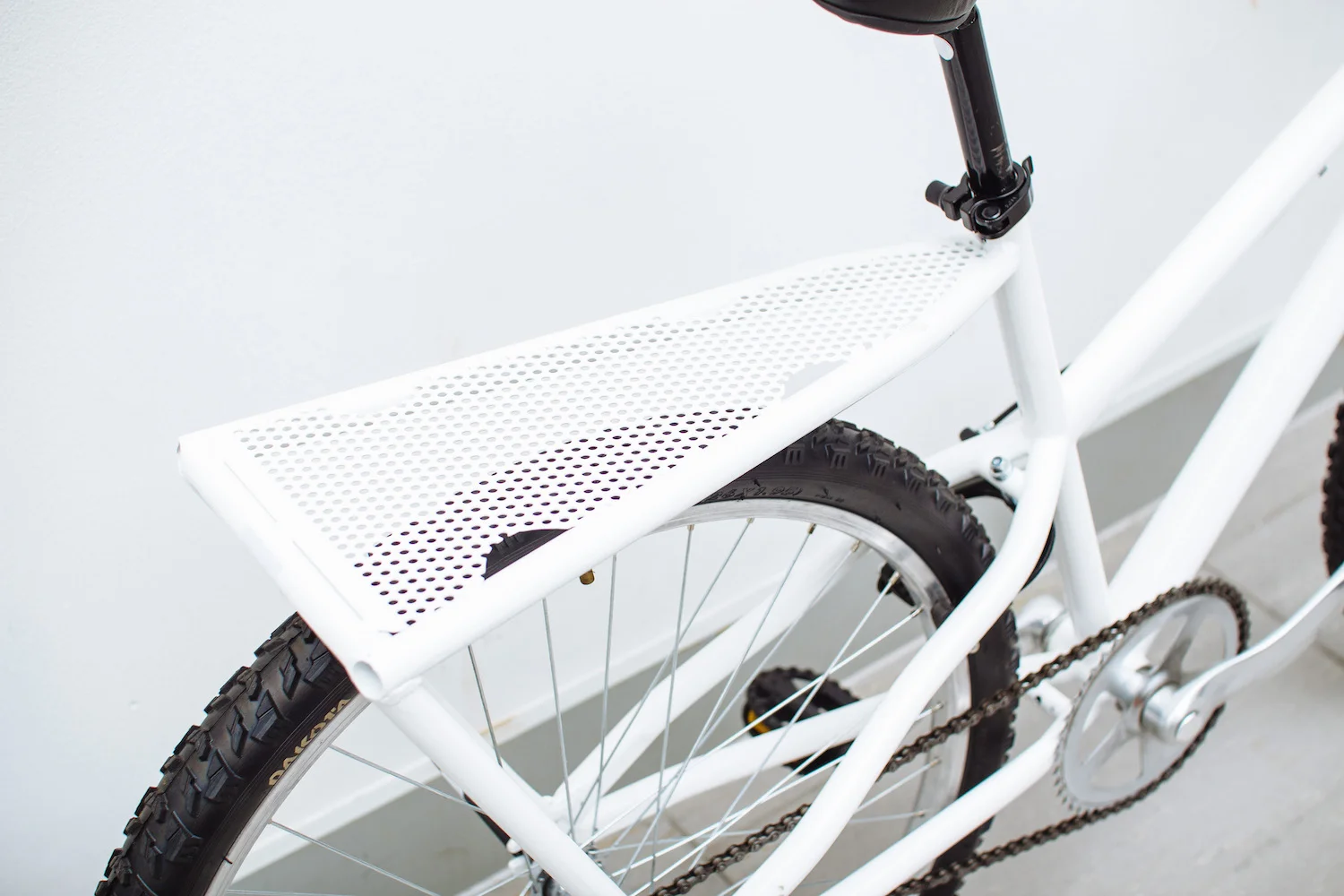 An incredibly strong pannier rack allows for kids or heavy loads to be carried