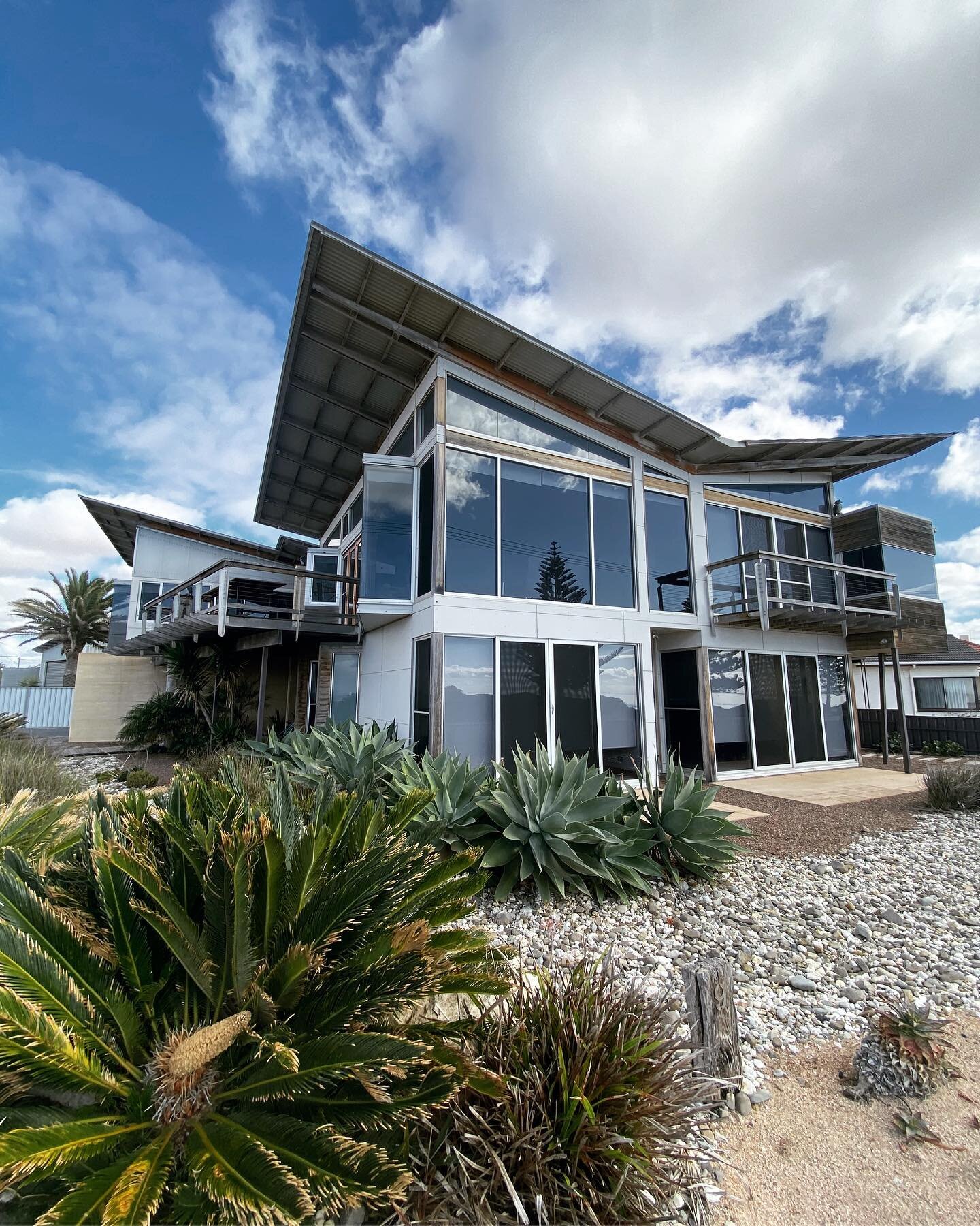 Overlooking the picturesque Tumby Bay

A holiday house for many with spaces for one and all

Complete with recycled jetty pylons, portholes, anchors and timber

Dry Esplanade House - Tumby Bay - 2008

#nobowtieshere #troppo #troppoarchitects #design 