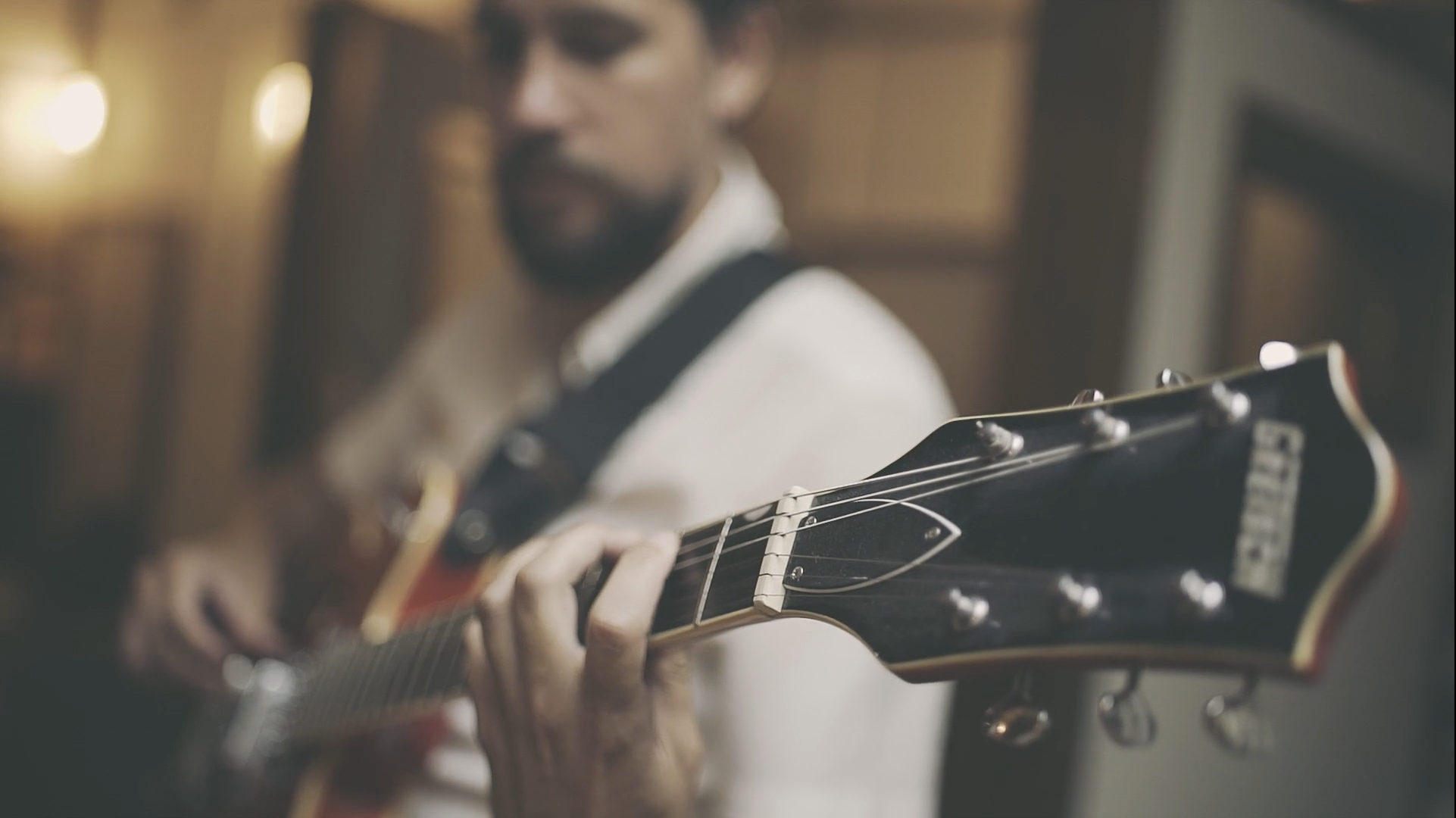 Tom Nettleship plays guitar