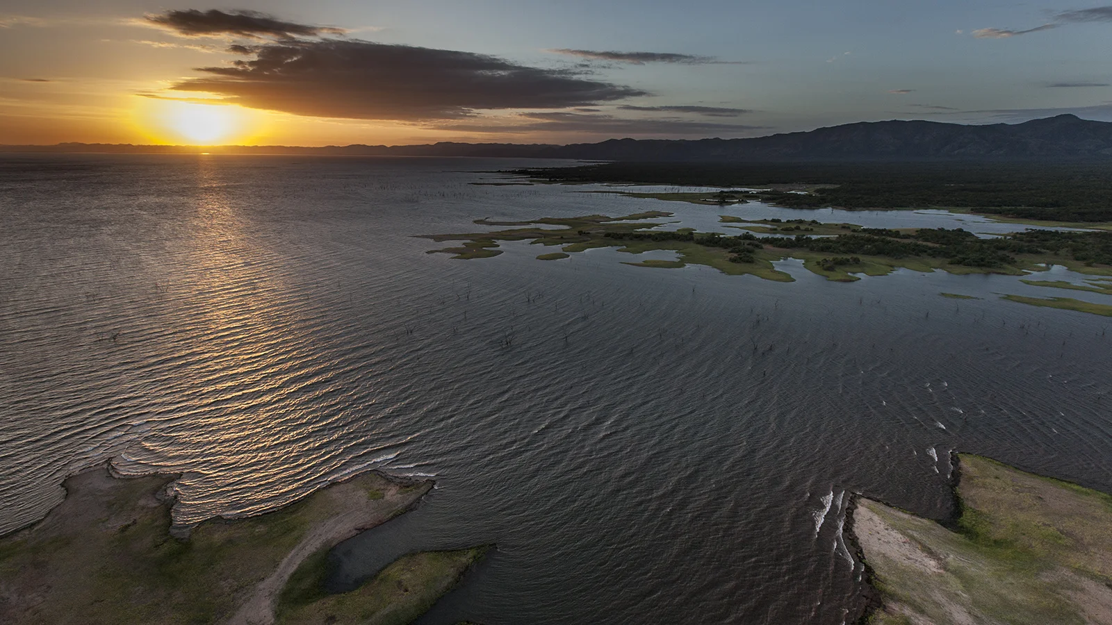 Exposted shoreline of Lake Kariba - Photo by Rae Kokeš