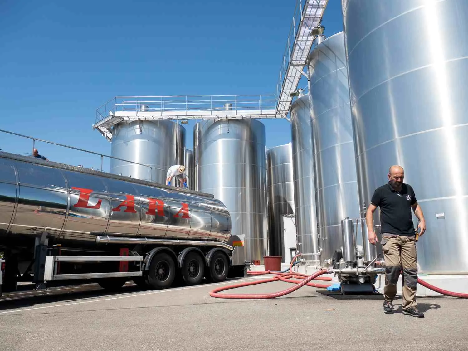 Correct information is the basis for successful bulk wine trading. PHOTO CREDIT: Premium Wine Broker