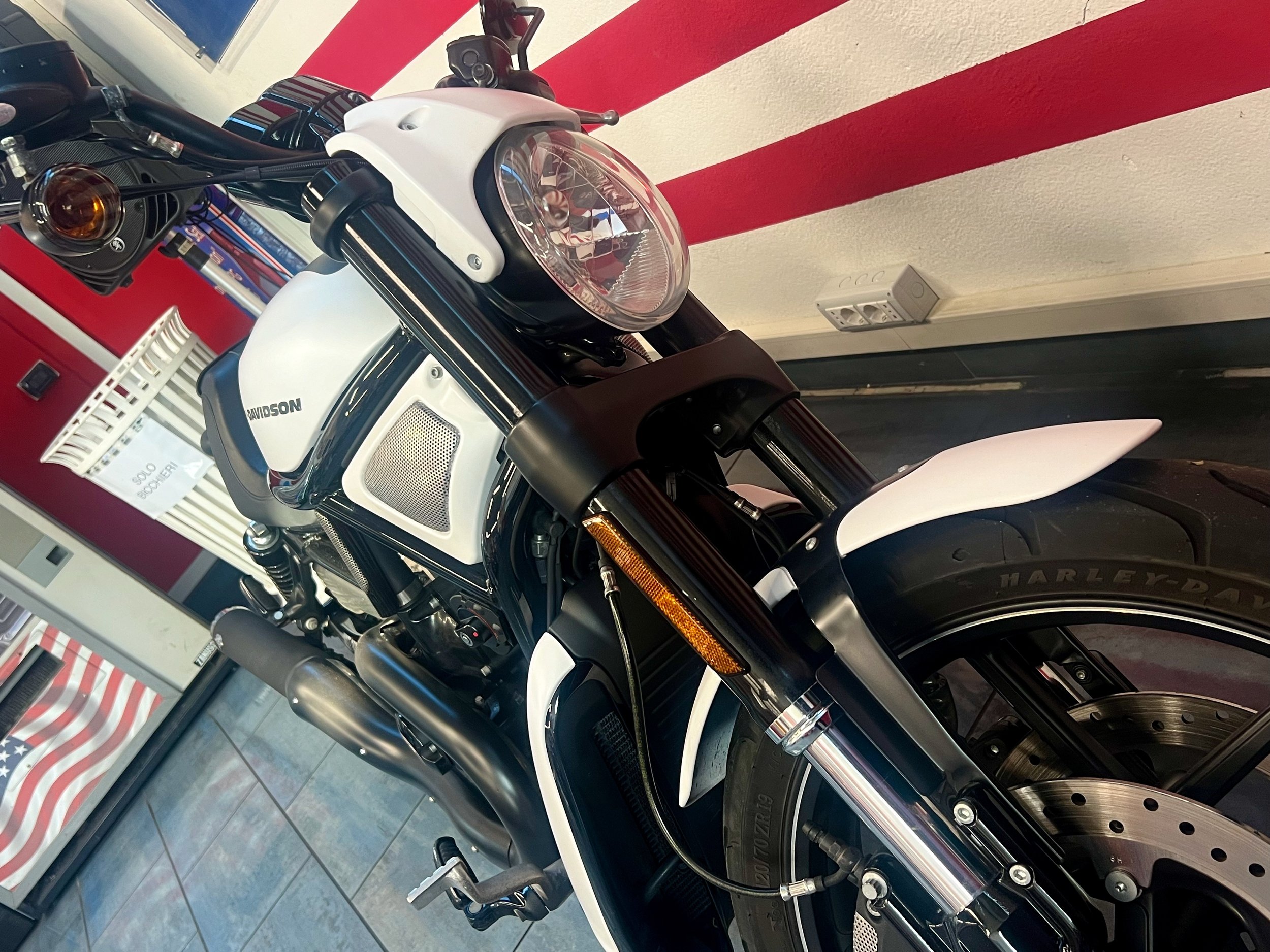 10 2016 Harley Davidson V-Rod Muscle Salt Lake Matt White.jpeg