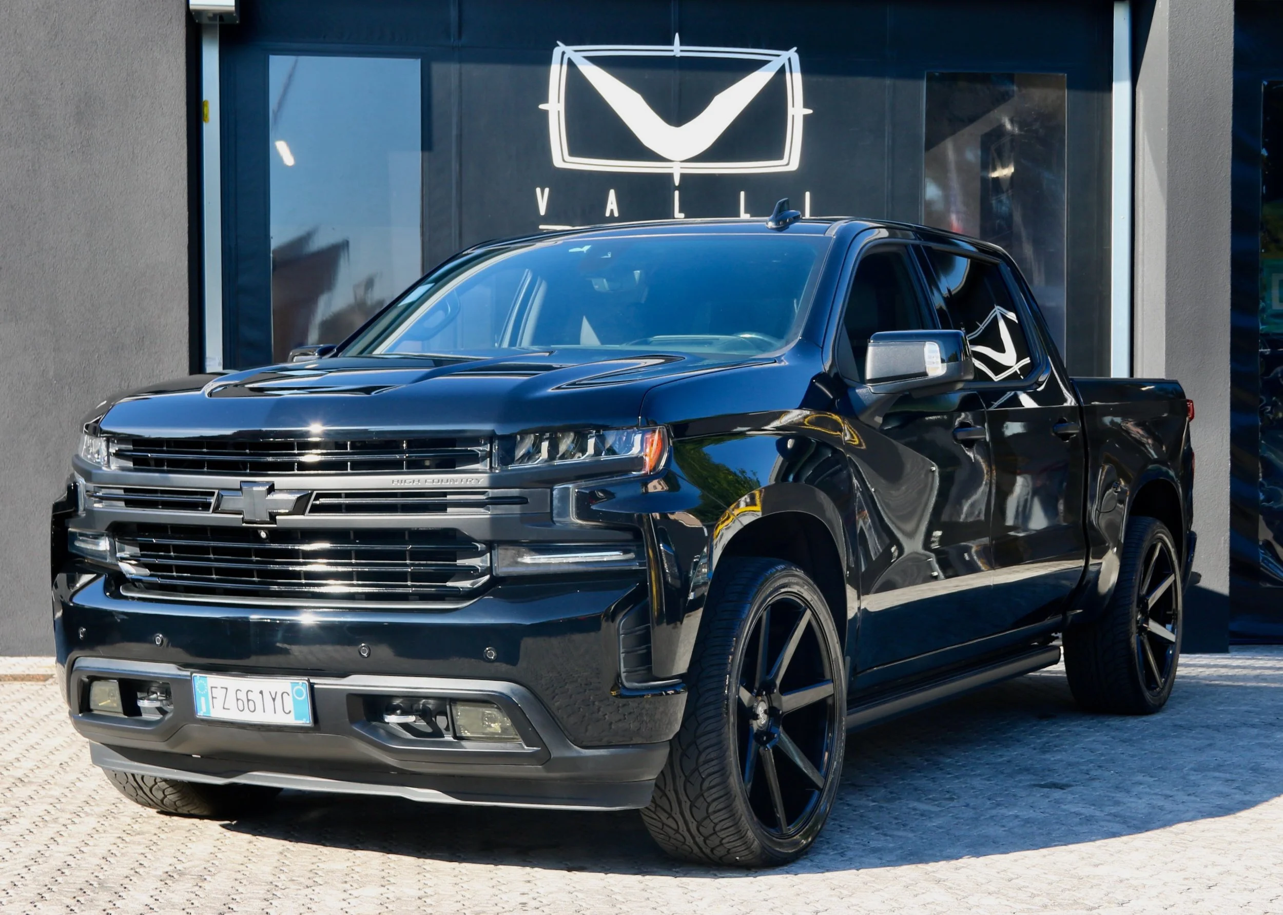 00B 2019 Chevrolet Silverado High Country 6.2L Vallizzato Total Black.jpeg