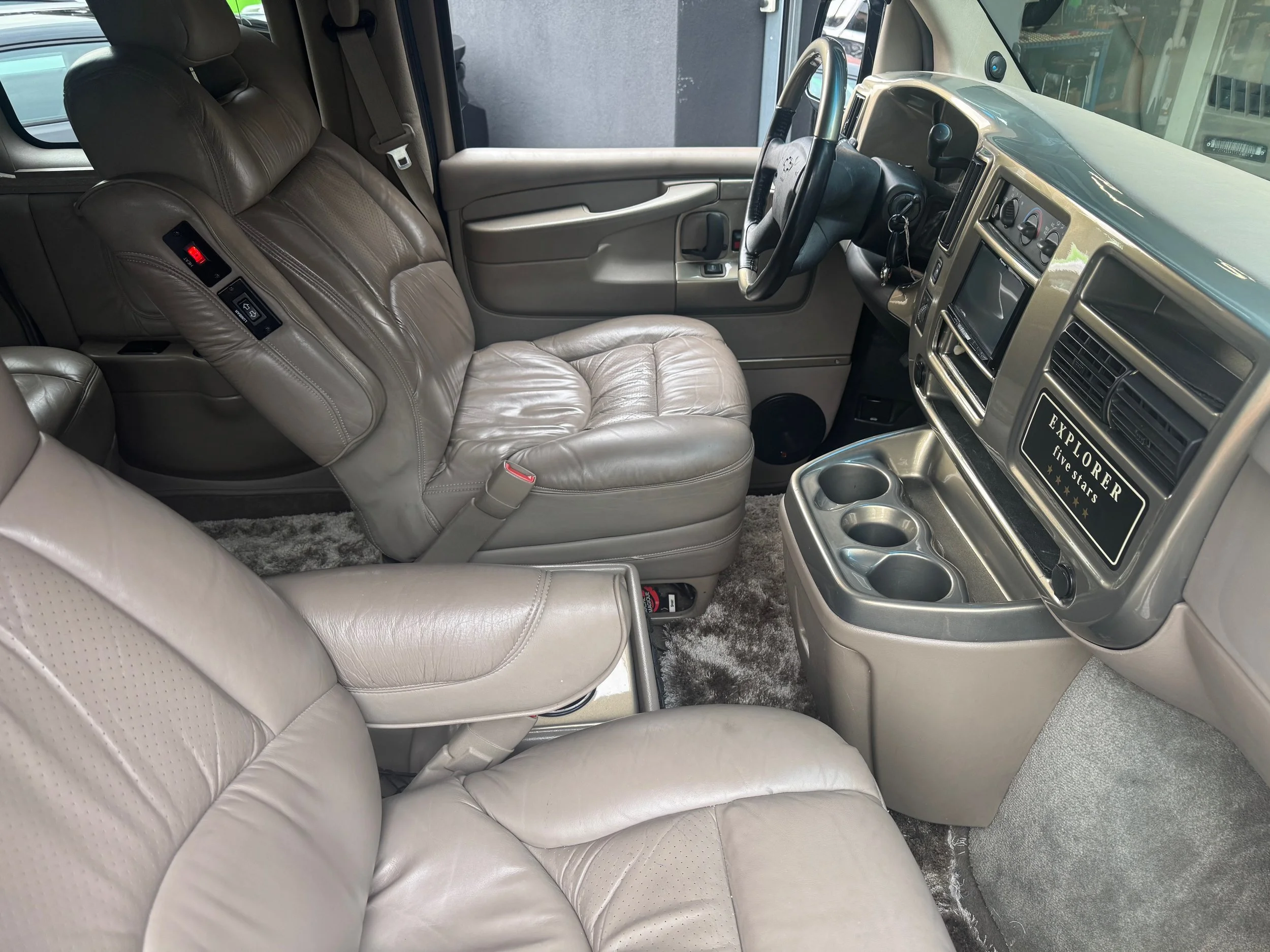 14 2004 Chevrolet Van Explorer Limited SE Expedition 22%22 (03).jpeg