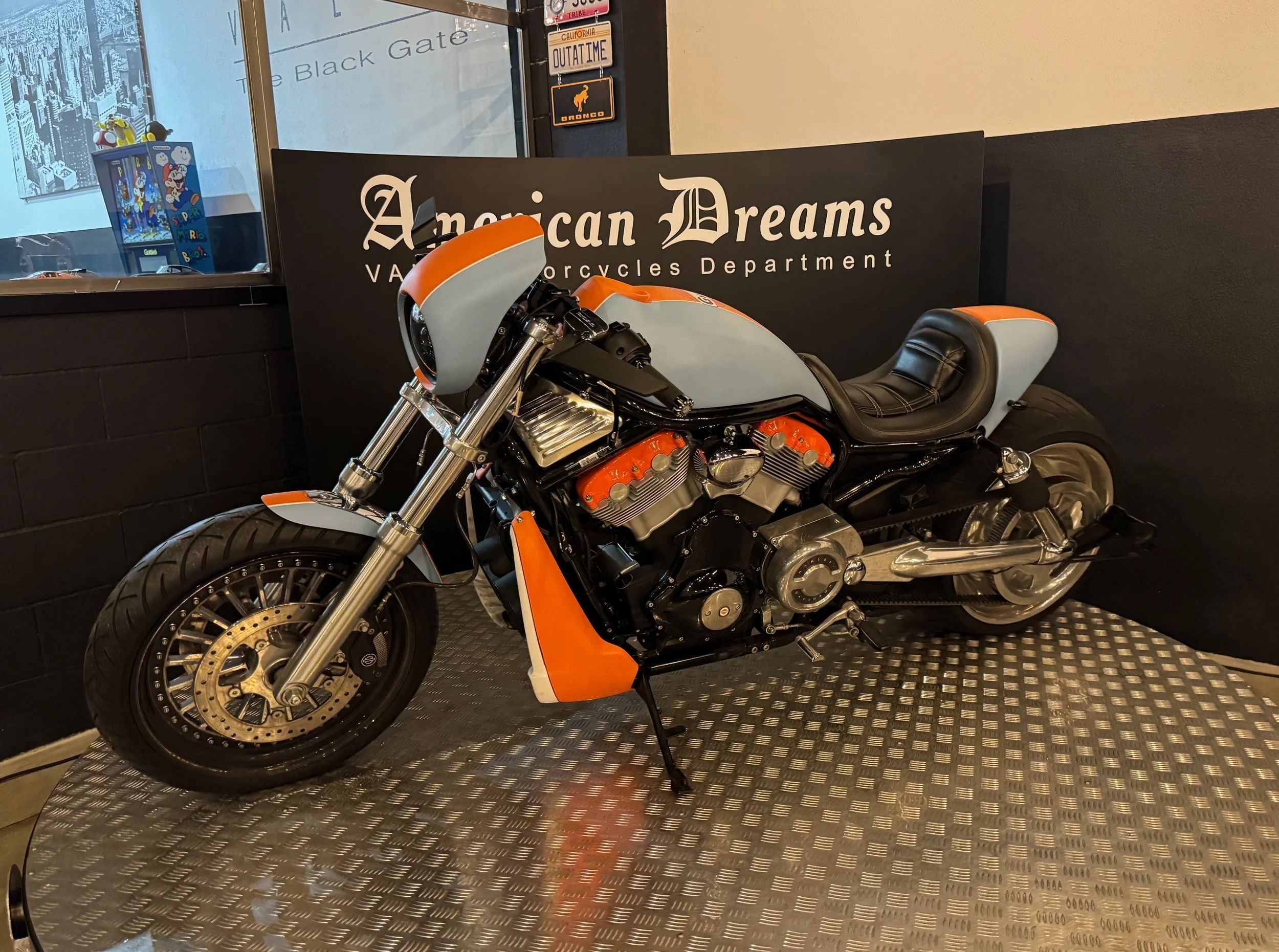 01 2005 HD V-Rod Proto-Gulf.jpeg