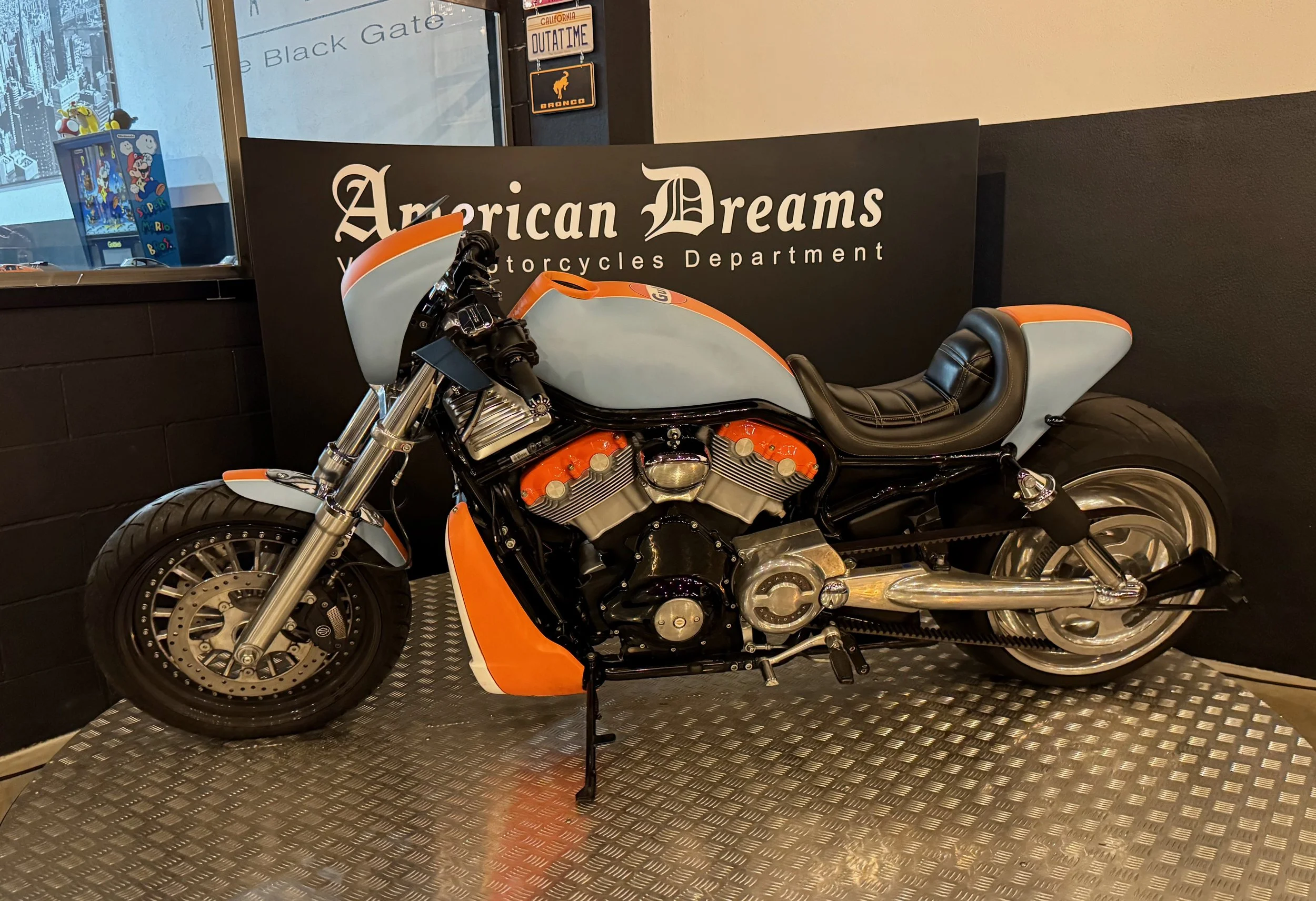 02 2005 HD V-Rod Proto-Gulf.jpeg