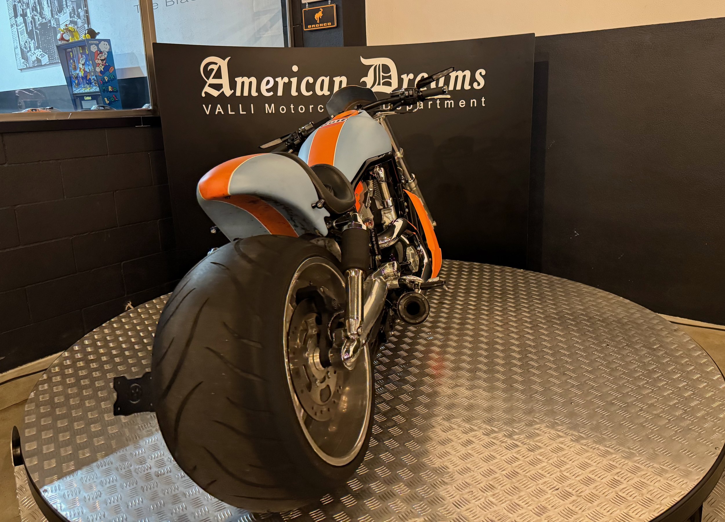 06 2005 HD V-Rod Proto-Gulf.jpeg