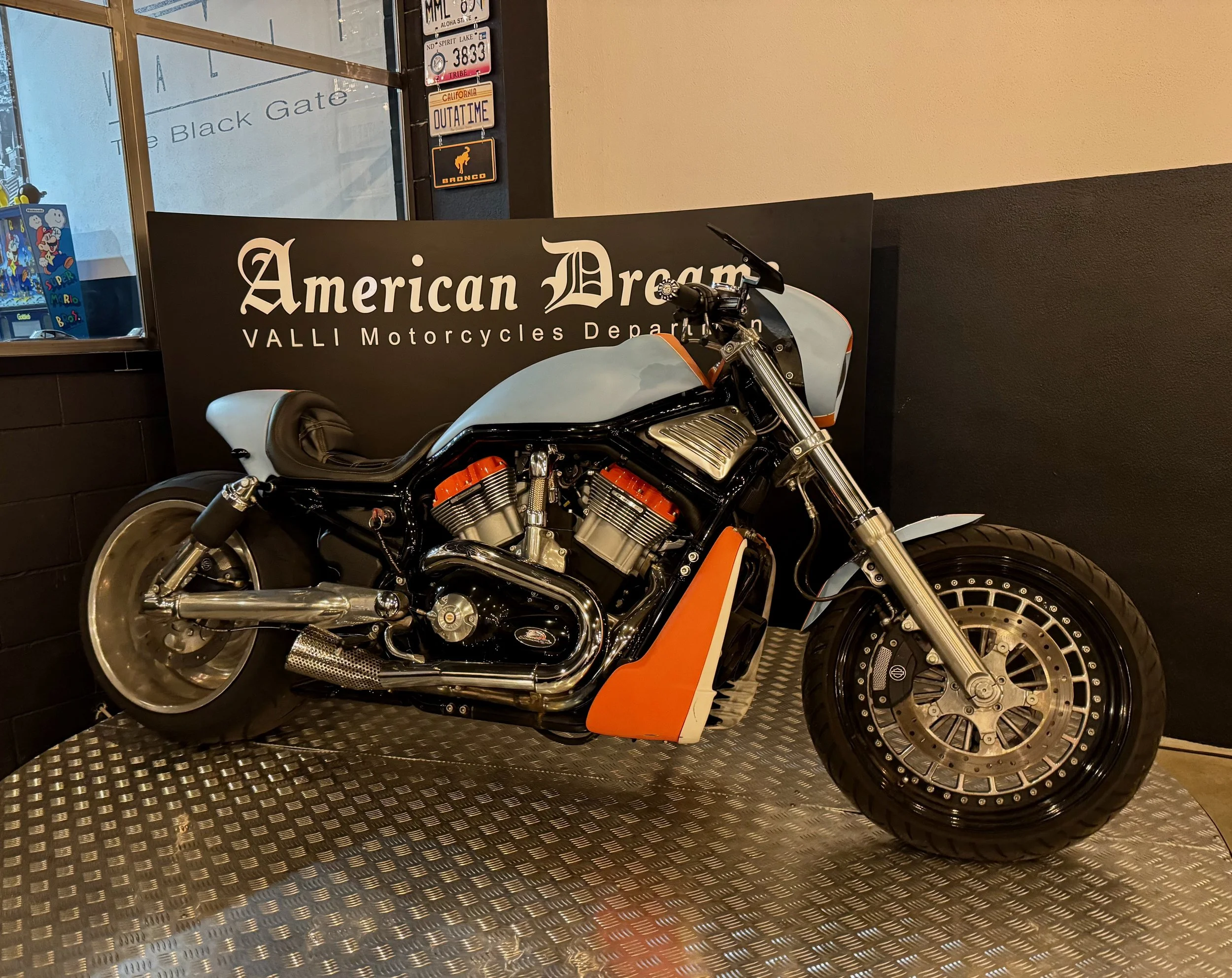 10 2005 HD V-Rod Proto-Gulf.jpeg