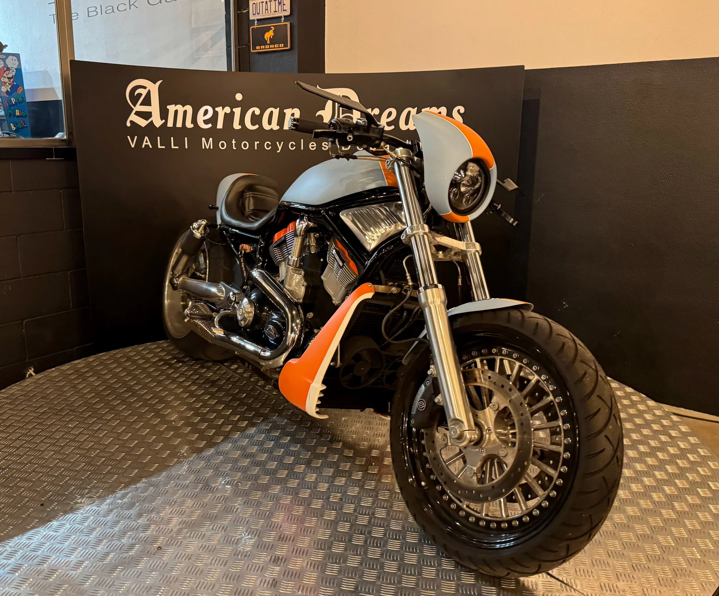 11 2005 HD V-Rod Proto-Gulf.jpeg