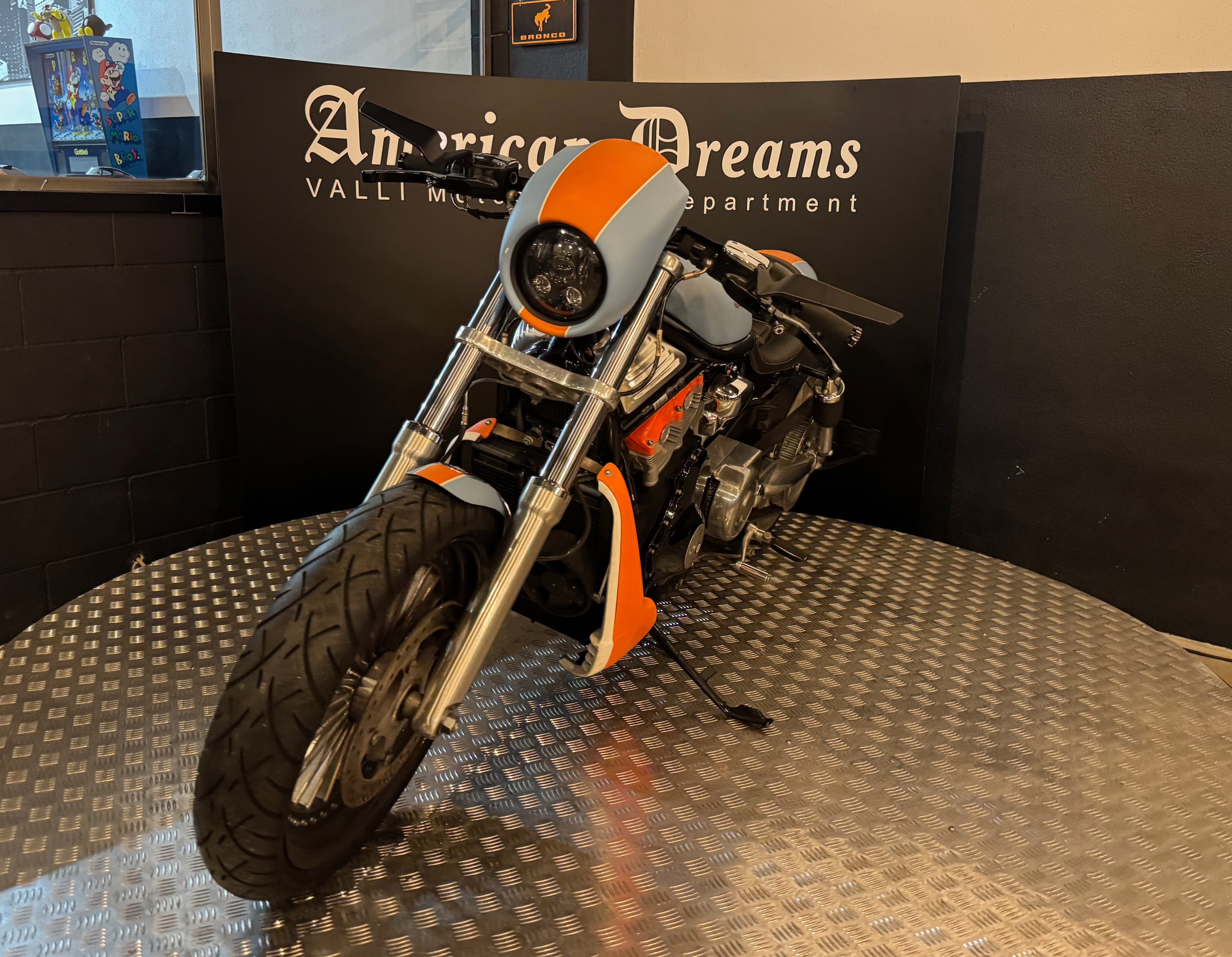 13 2005 HD V-Rod Proto-Gulf.jpeg