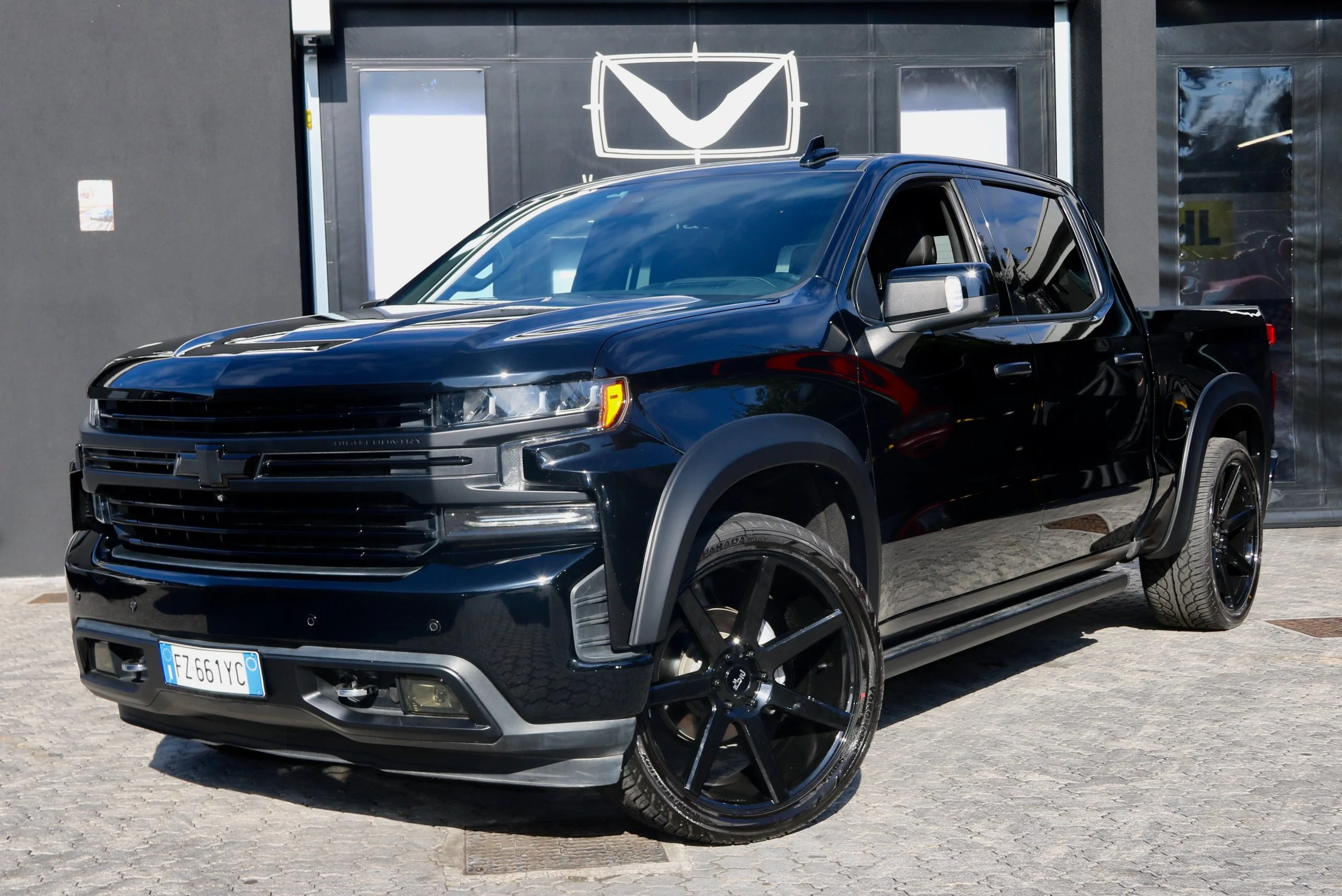 000A 2019 Chevrolet Silverado High Country 6.2L Vallizzato Total Black.jpeg