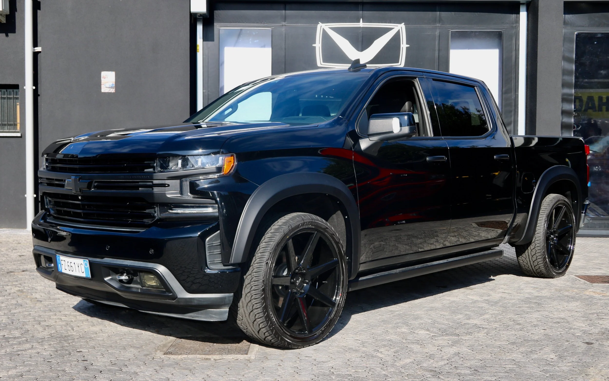 000C 2019 Chevrolet Silverado High Country 6.2L Vallizzato Total Black.jpeg