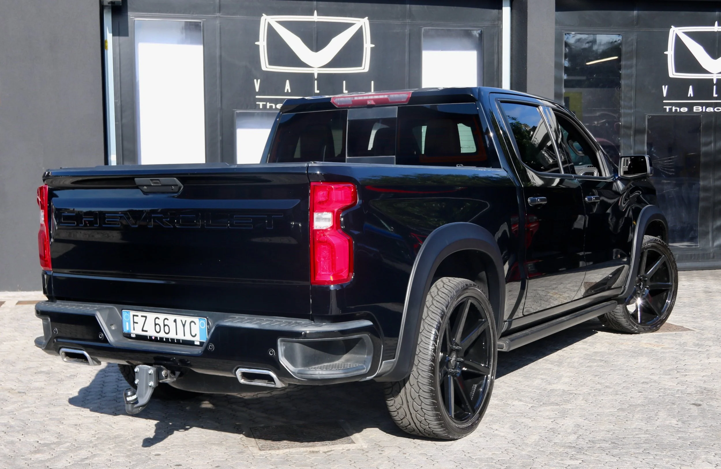 000D 2019 Chevrolet Silverado High Country 6.2L Vallizzato Total Black.jpeg