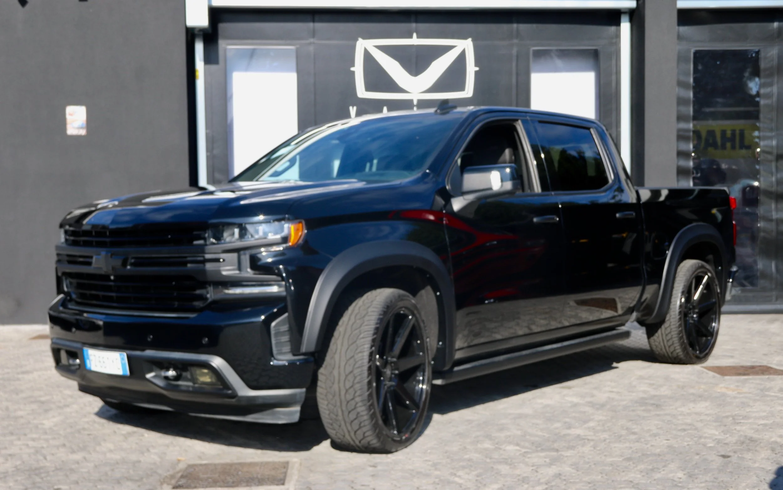 000E 2019 Chevrolet Silverado High Country 6.2L Vallizzato Total Black.jpeg