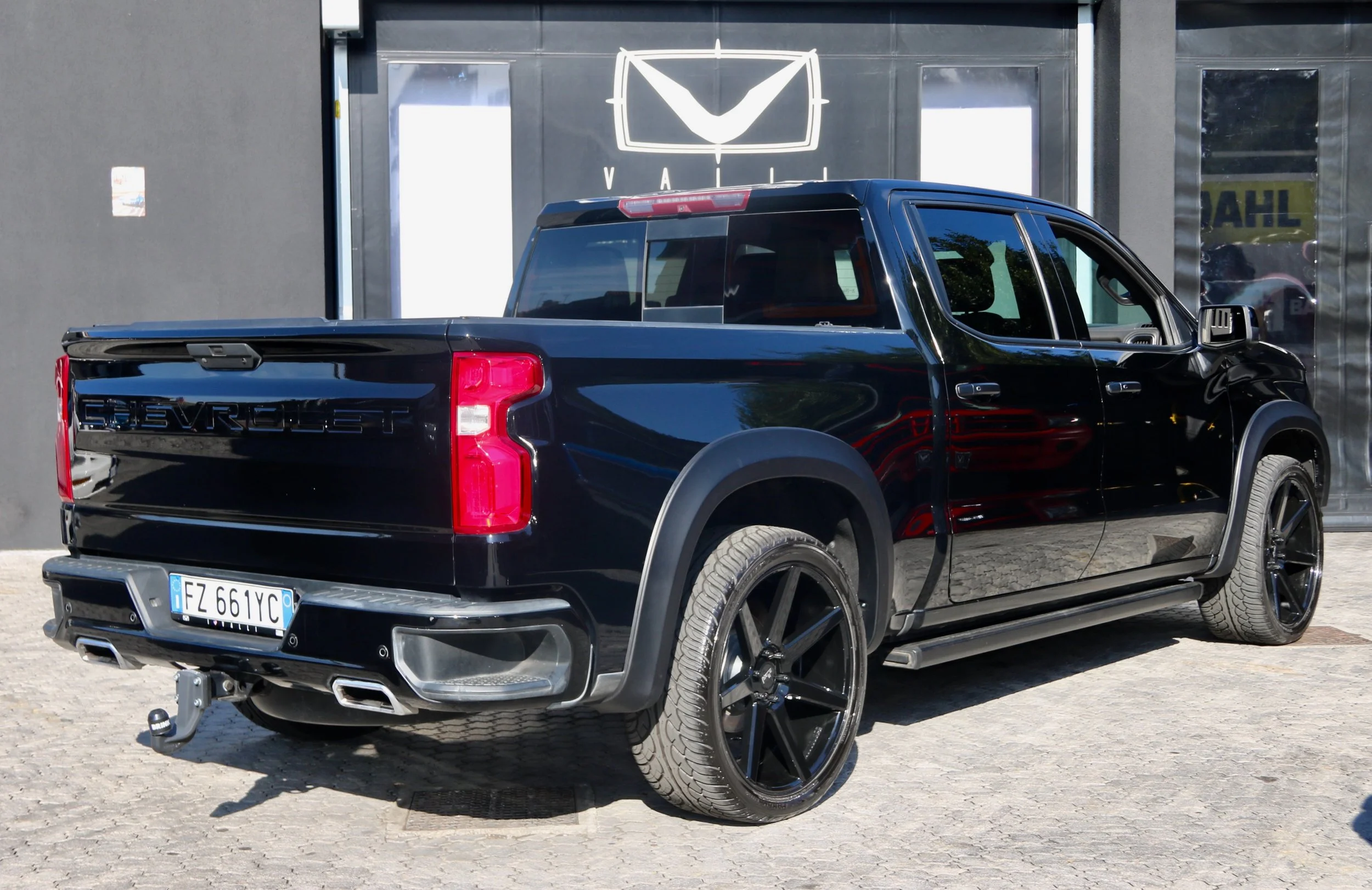 000F 2019 Chevrolet Silverado High Country 6.2L Vallizzato Total Black.jpeg