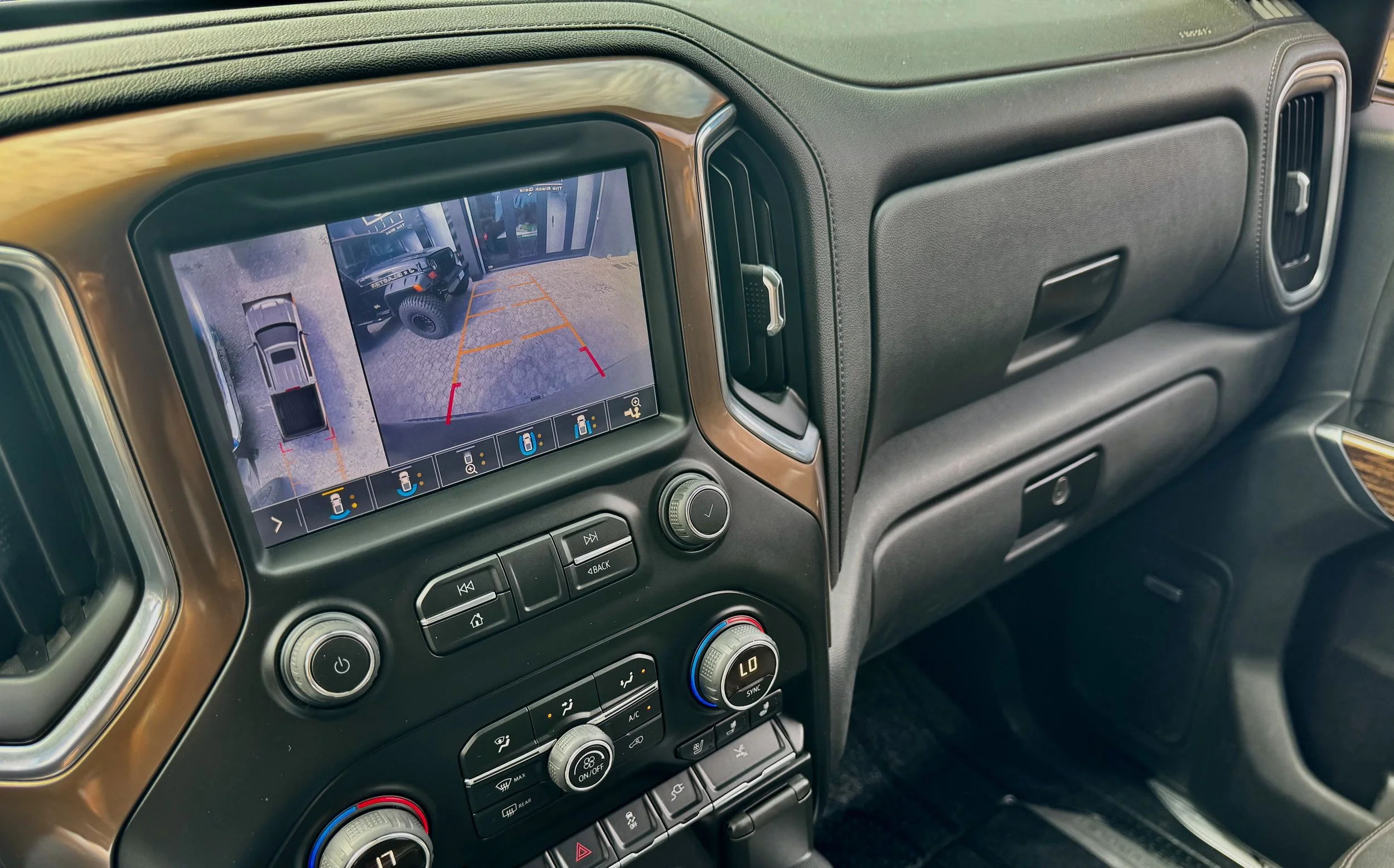 13 2019 Chevrolet Silverado High Country 6.2L.jpeg