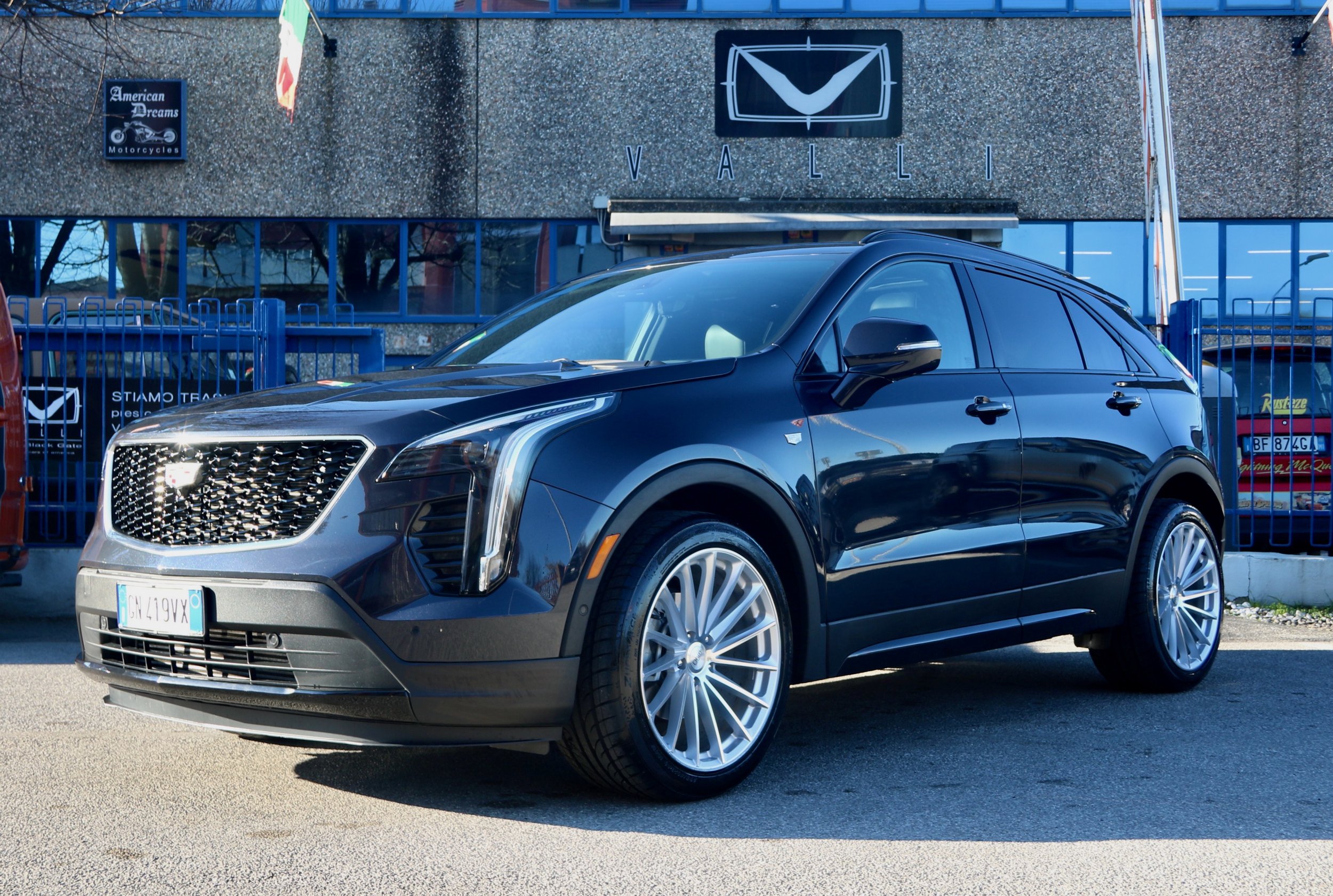 01 2023 Cadillac XT4 350T della Family.jpeg