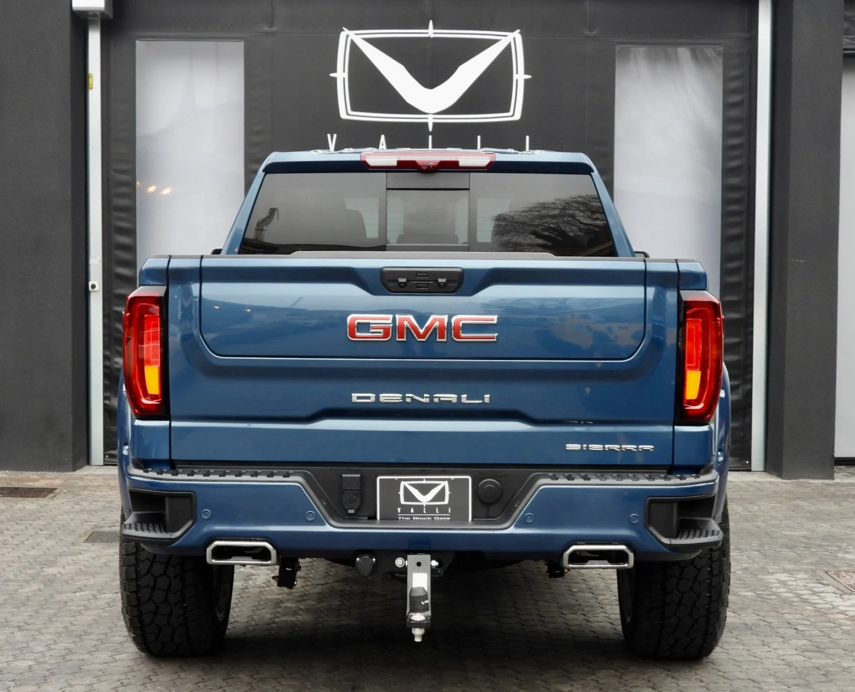 08 2025 GMC Sierra Denali (4) Downpour Metallic 6.2L Cerchi 22%22 Stage 2.jpeg