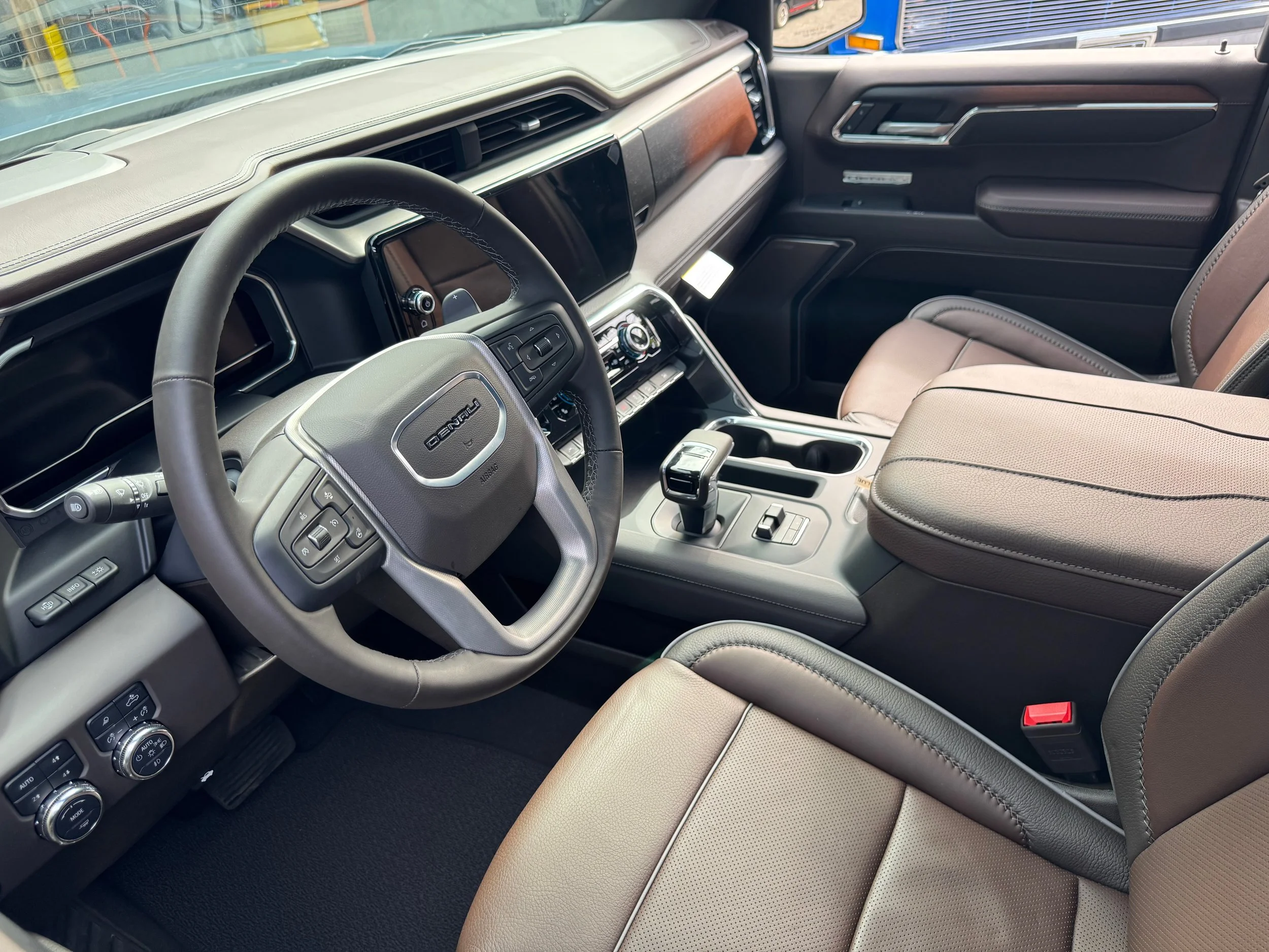 20 2025 GMC Sierra Denali (3) Downpour Metallic 6.2L Cerchi 22%22 Stage 1.jpeg